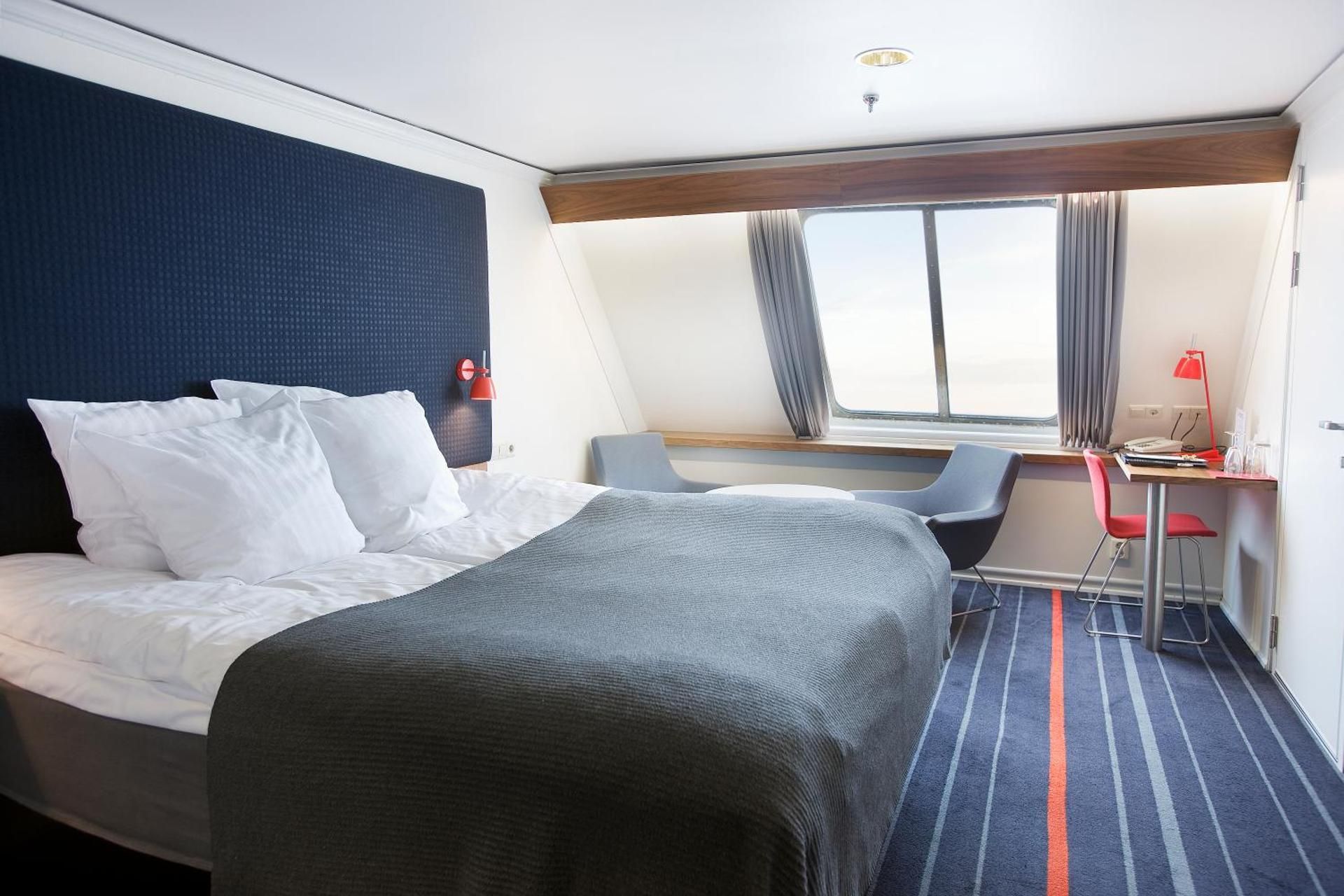 Commodore Deluxe Cabin