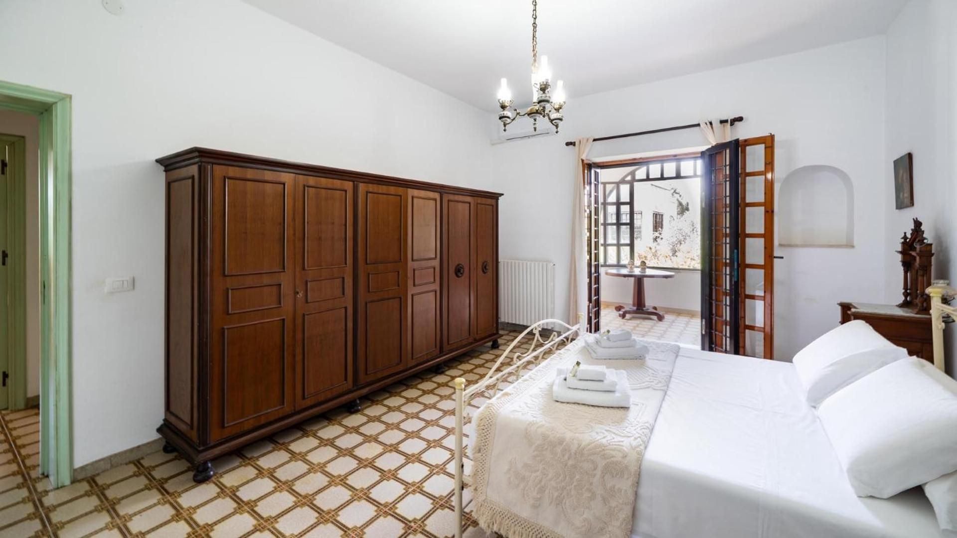 Three-Bedroom Deluxe Apartment