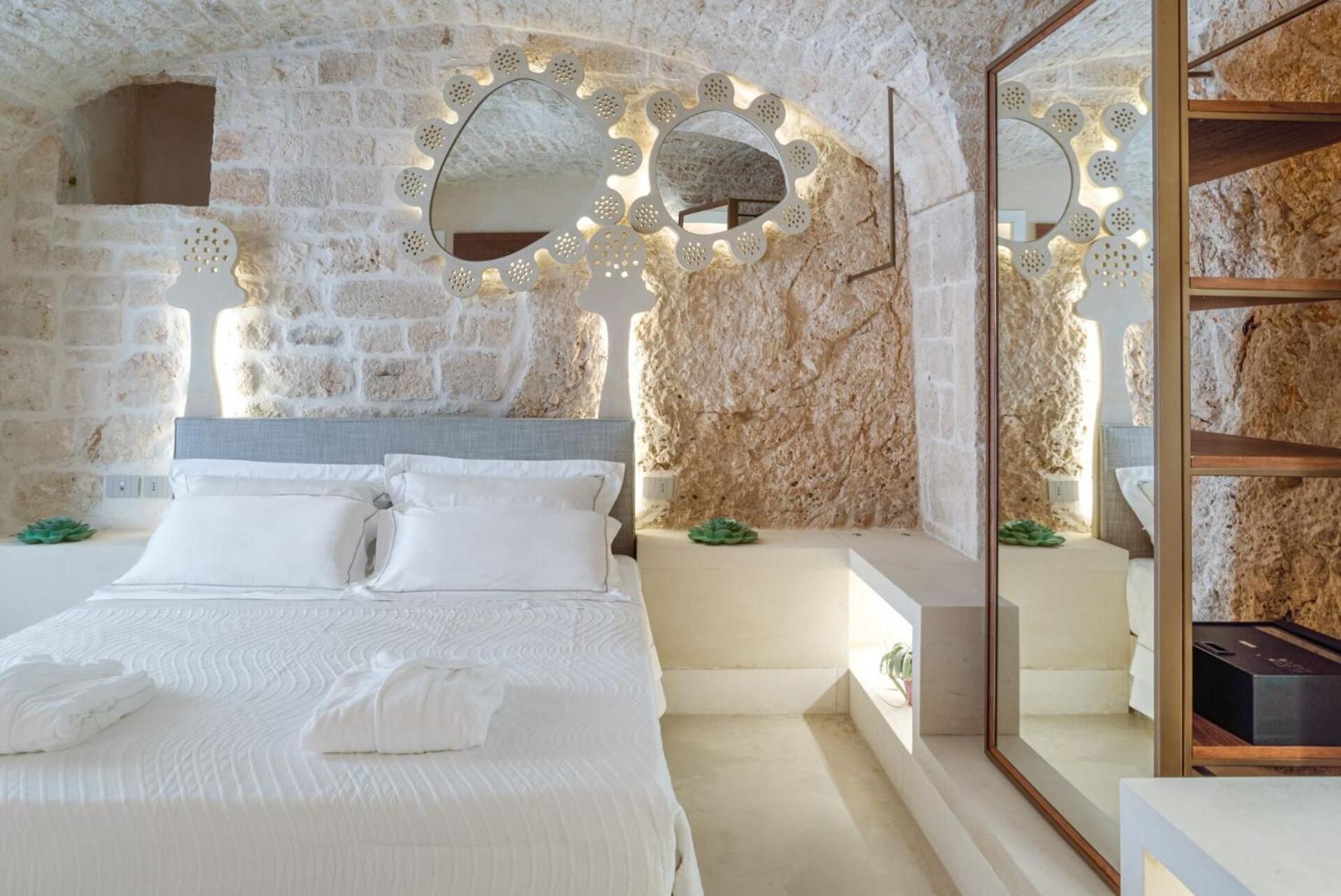 Large Double Room - Cave