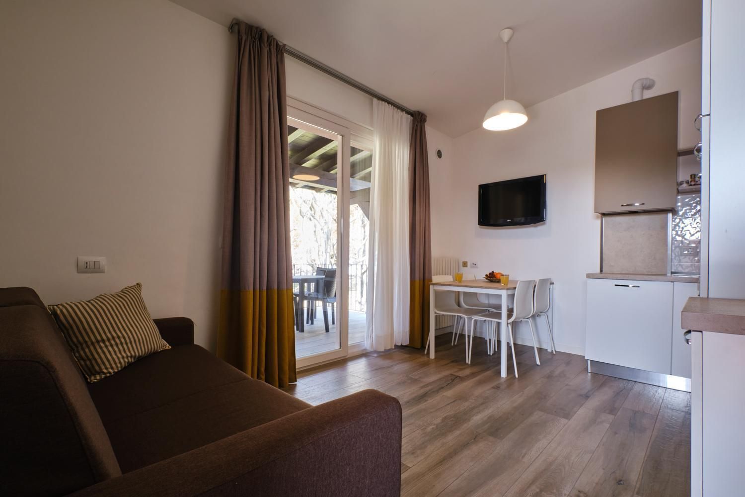 Superior One-Bedroom Apartment (2 Adults)