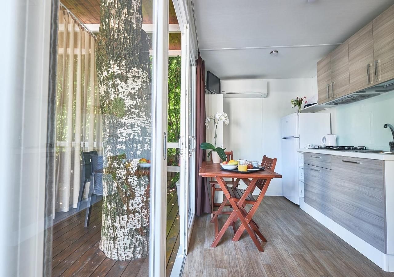 Mobile Home with Shared Terrace