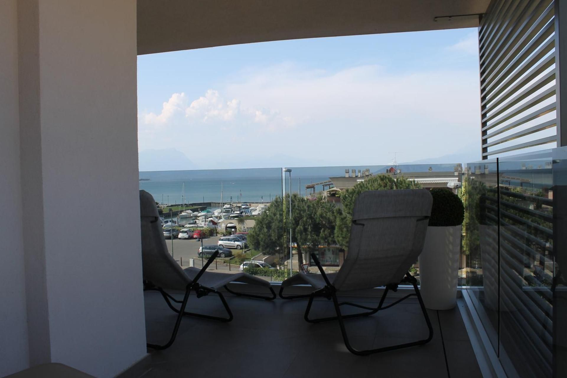 Suite with Lake View