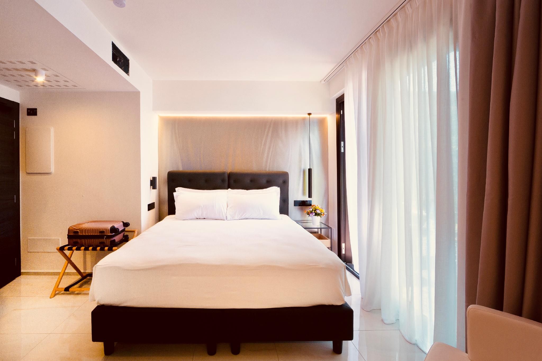 Deluxe Room with Courtyard View