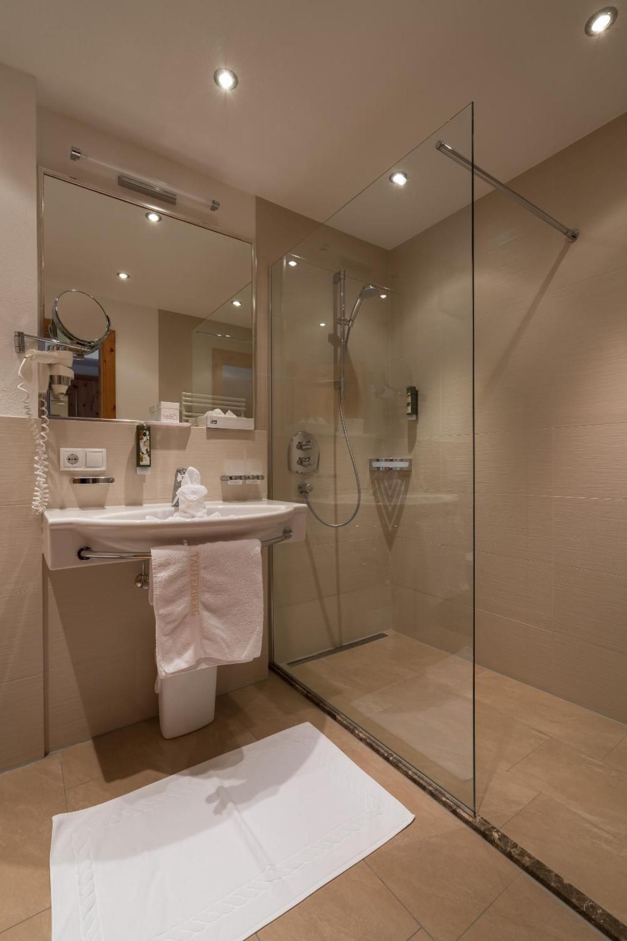 Tauferberg Deluxe Double Room 3