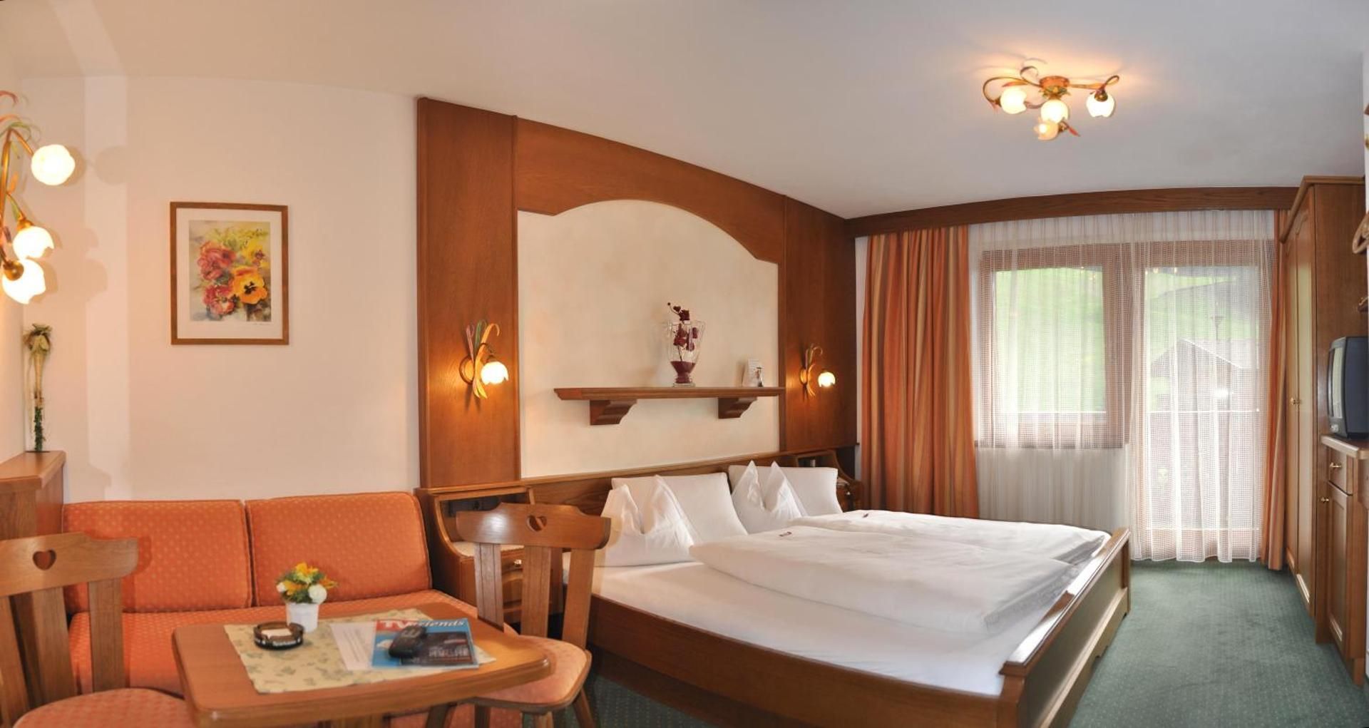 Tauferberg Double Room with Balcony 2