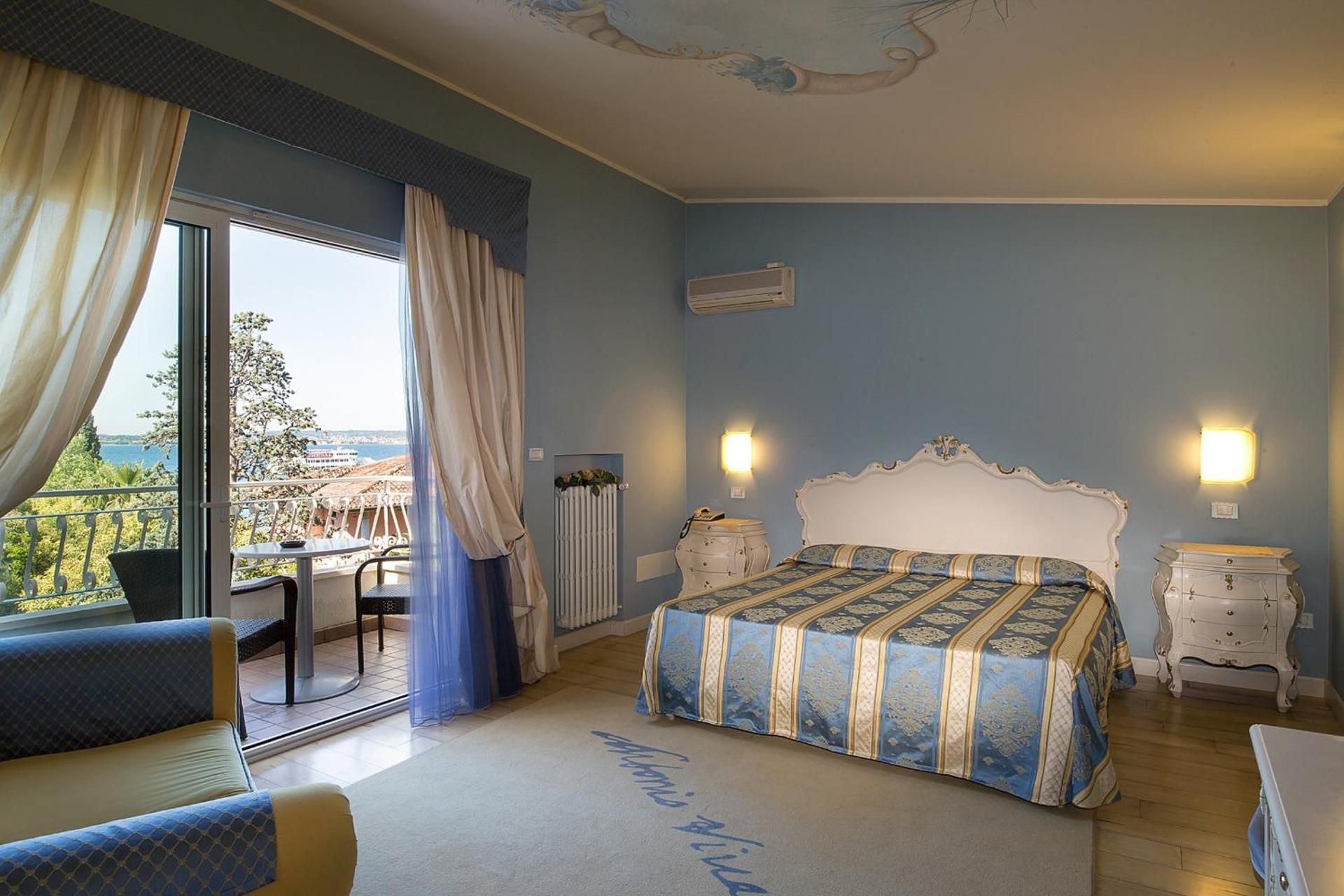 Suite Deluxe with Balcony