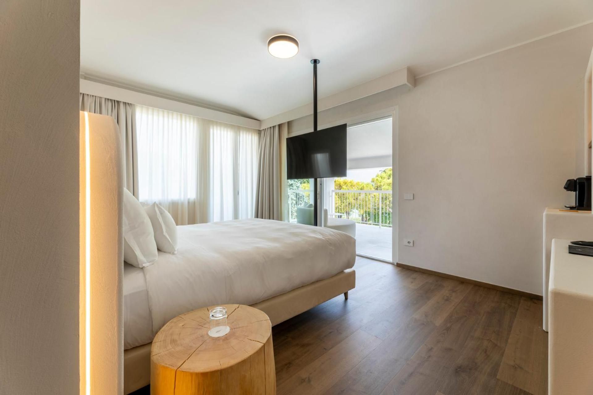 Queen Suite with Spa Bath