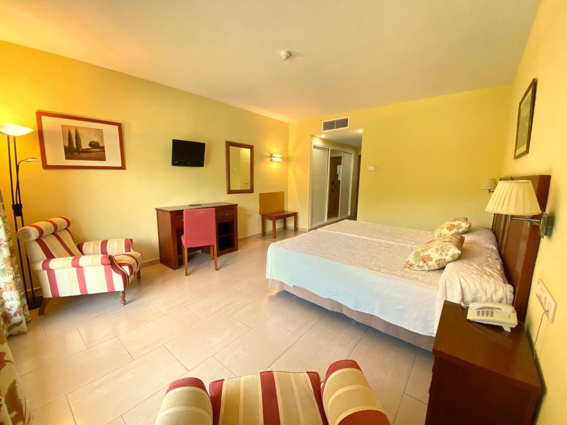 Standard Twin Room