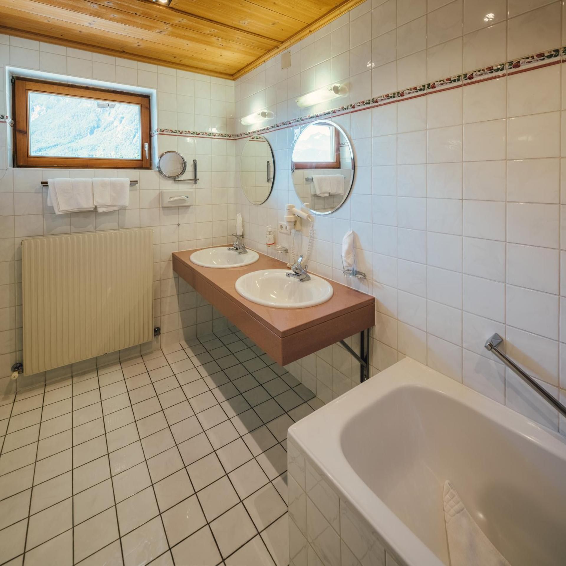 Huber Hotel Tramserhof Quadruple Room