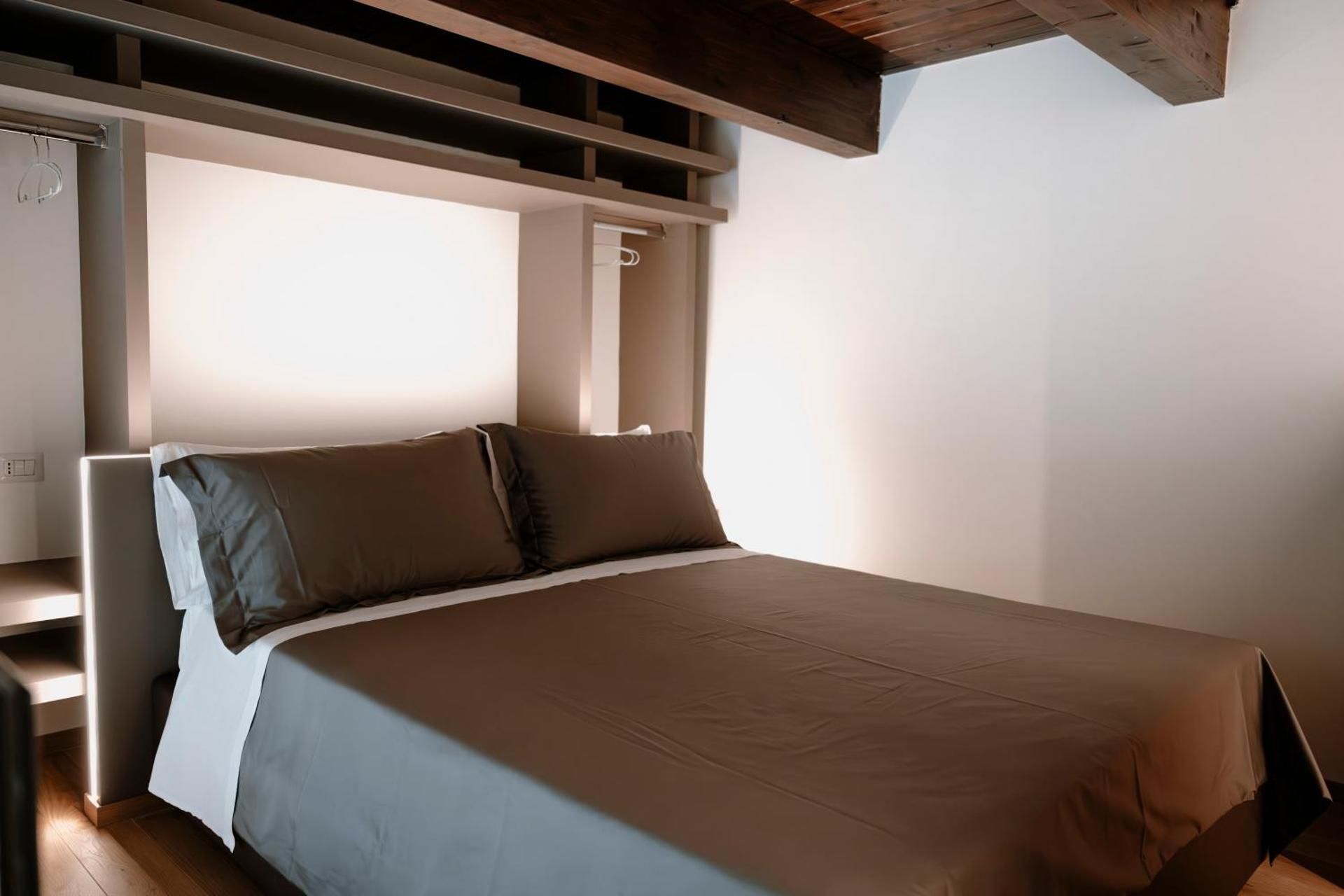 Deluxe Room (2 Adults + 1 Child)