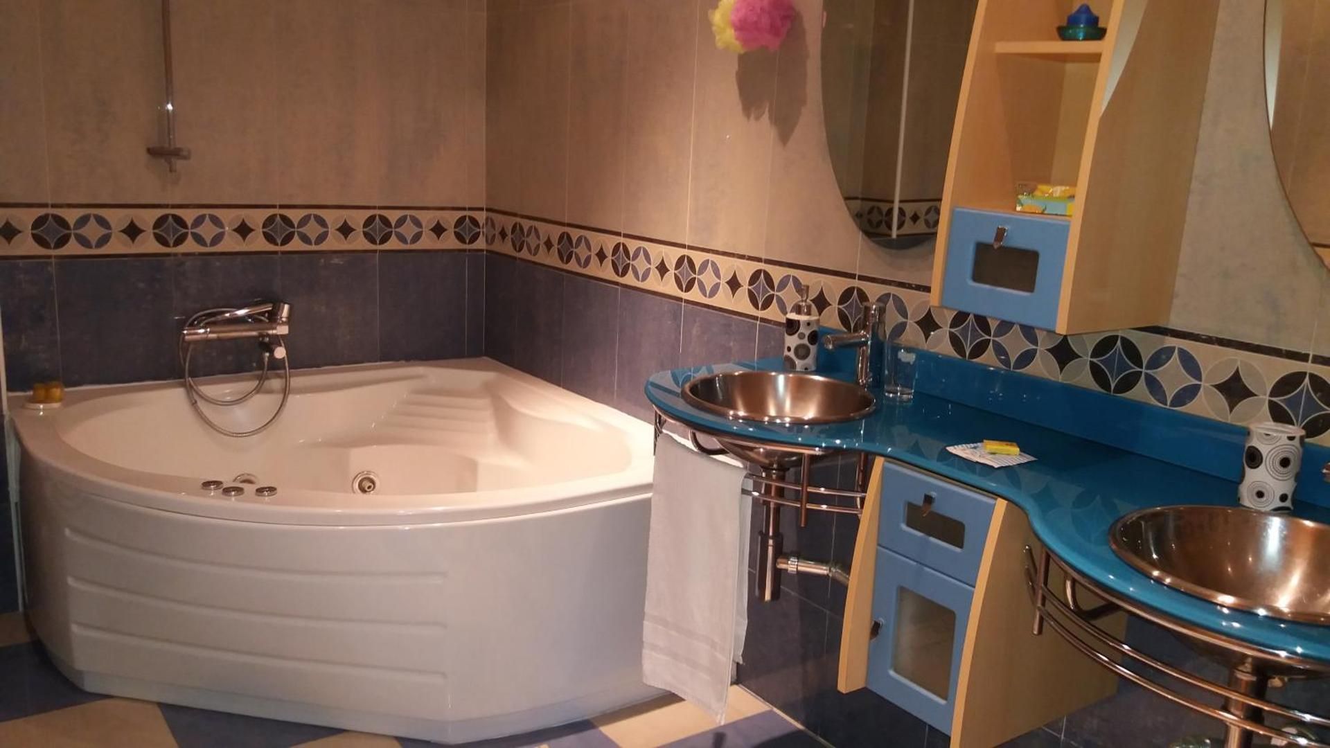 Deluxe Suite with Spa Bath