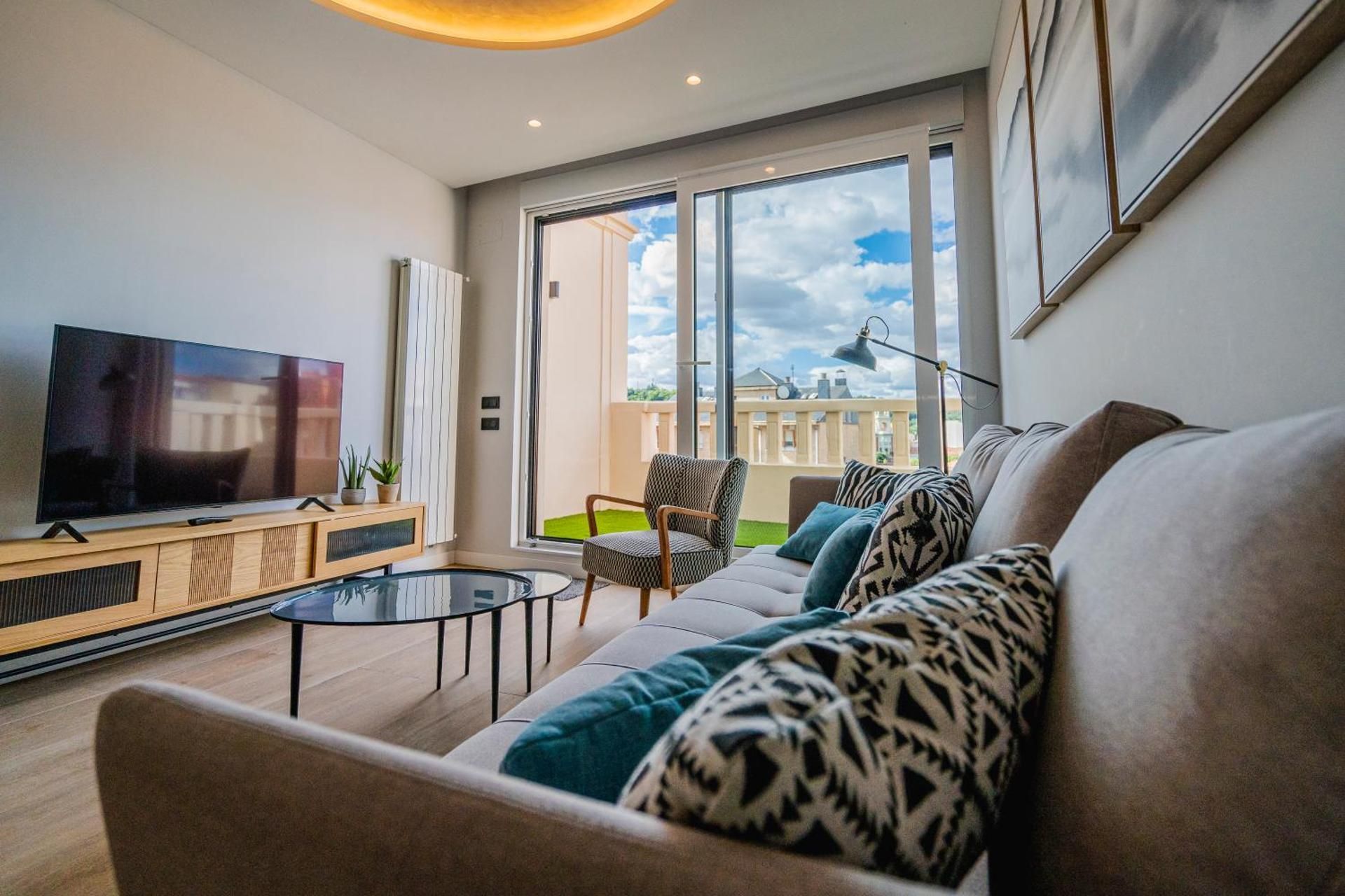 2 Bedroom Apartment with Terrace and Views