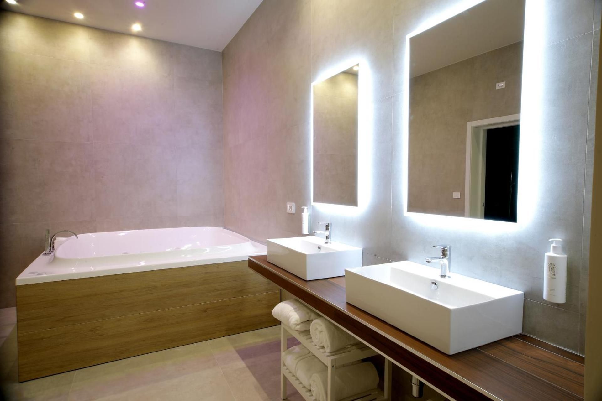 Double Room with Spa Bath
