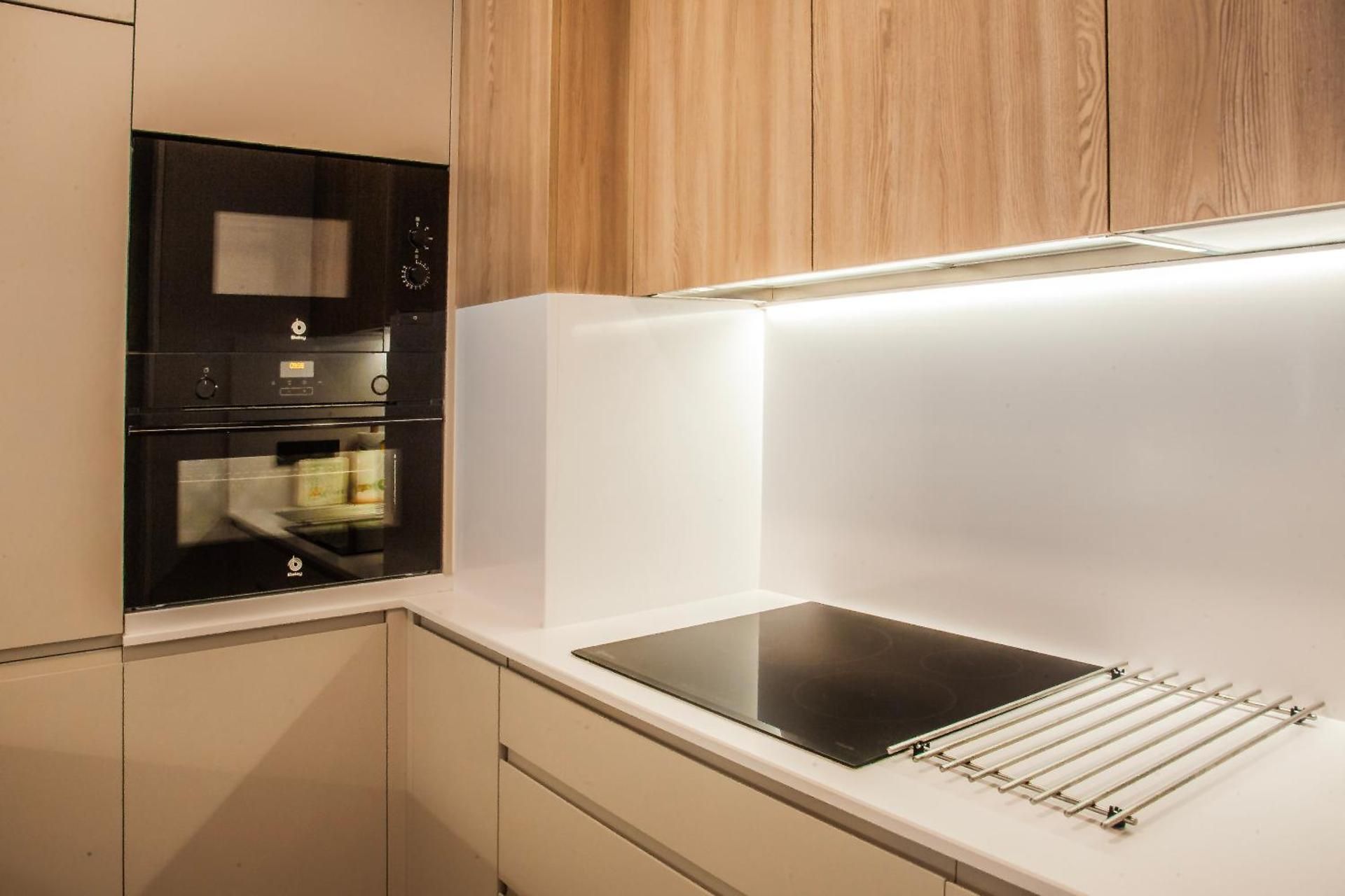 Deluxe One-Bedroom Apartment