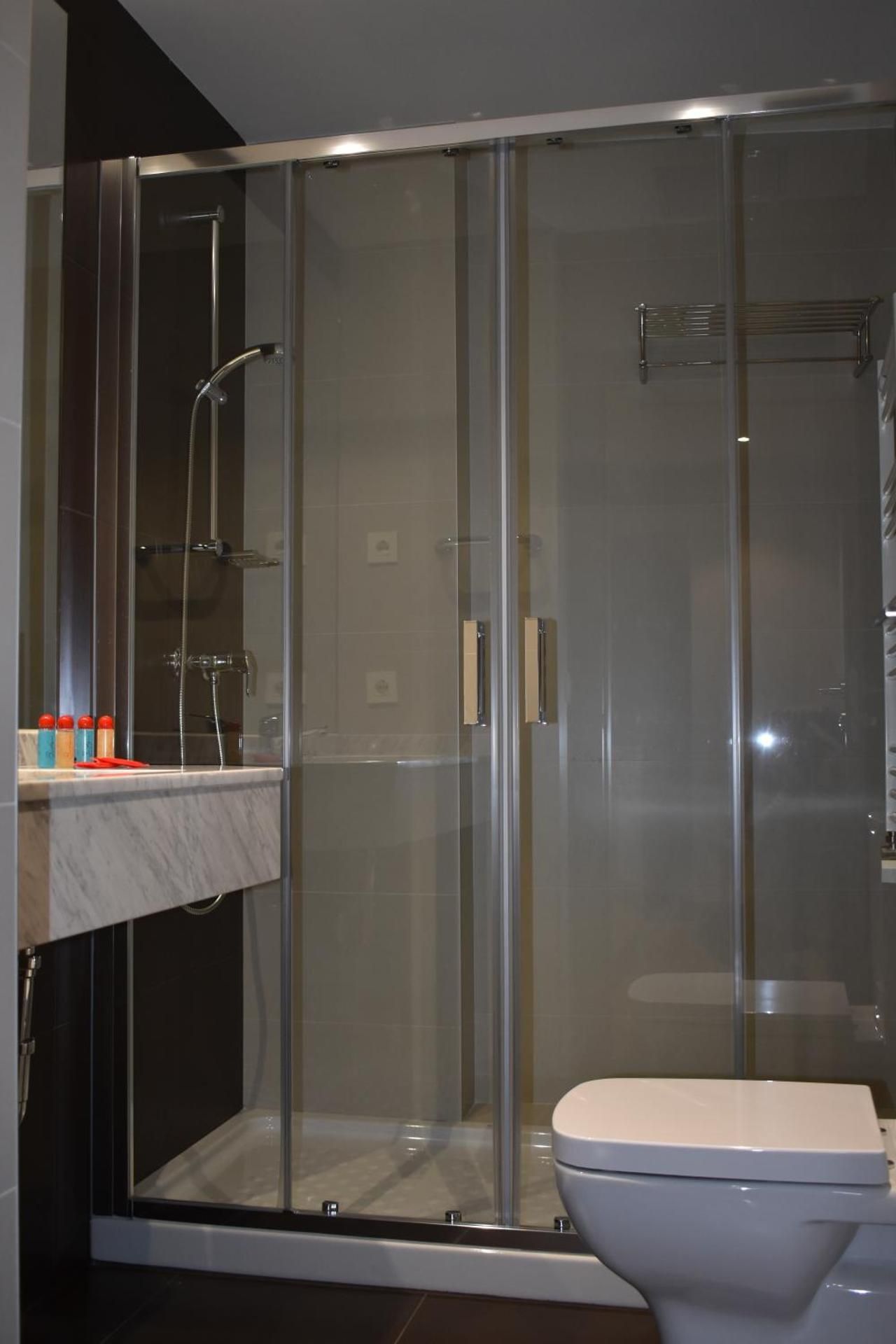 Studio Apartment (2 Adults)