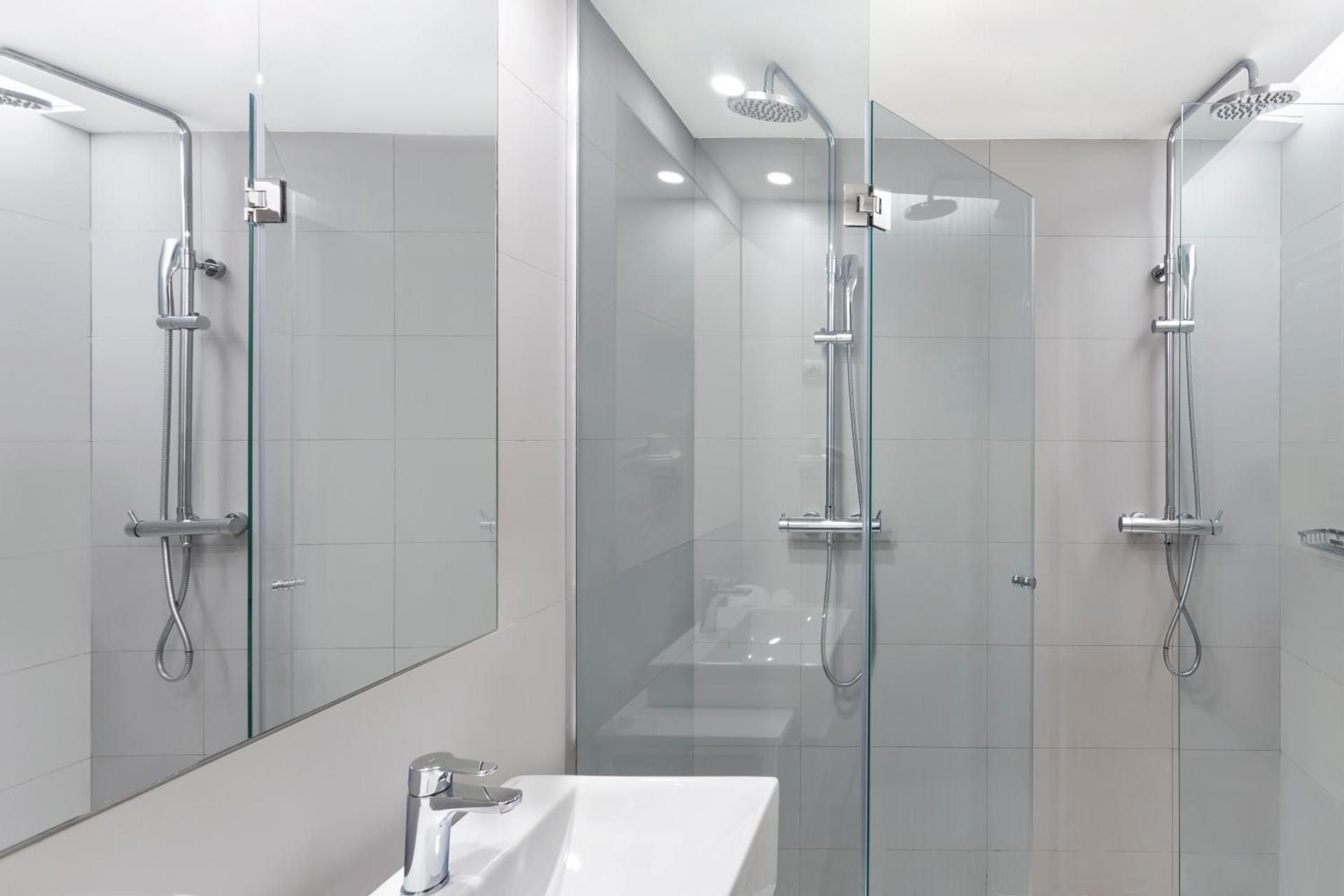 Family Suite (2 Adults + 2 Children)