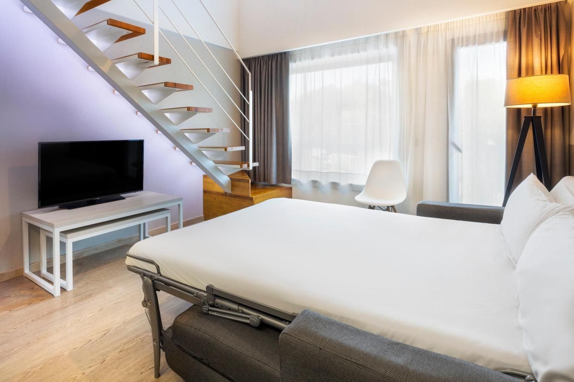 Family Suite (2 Adults + 2 Children)