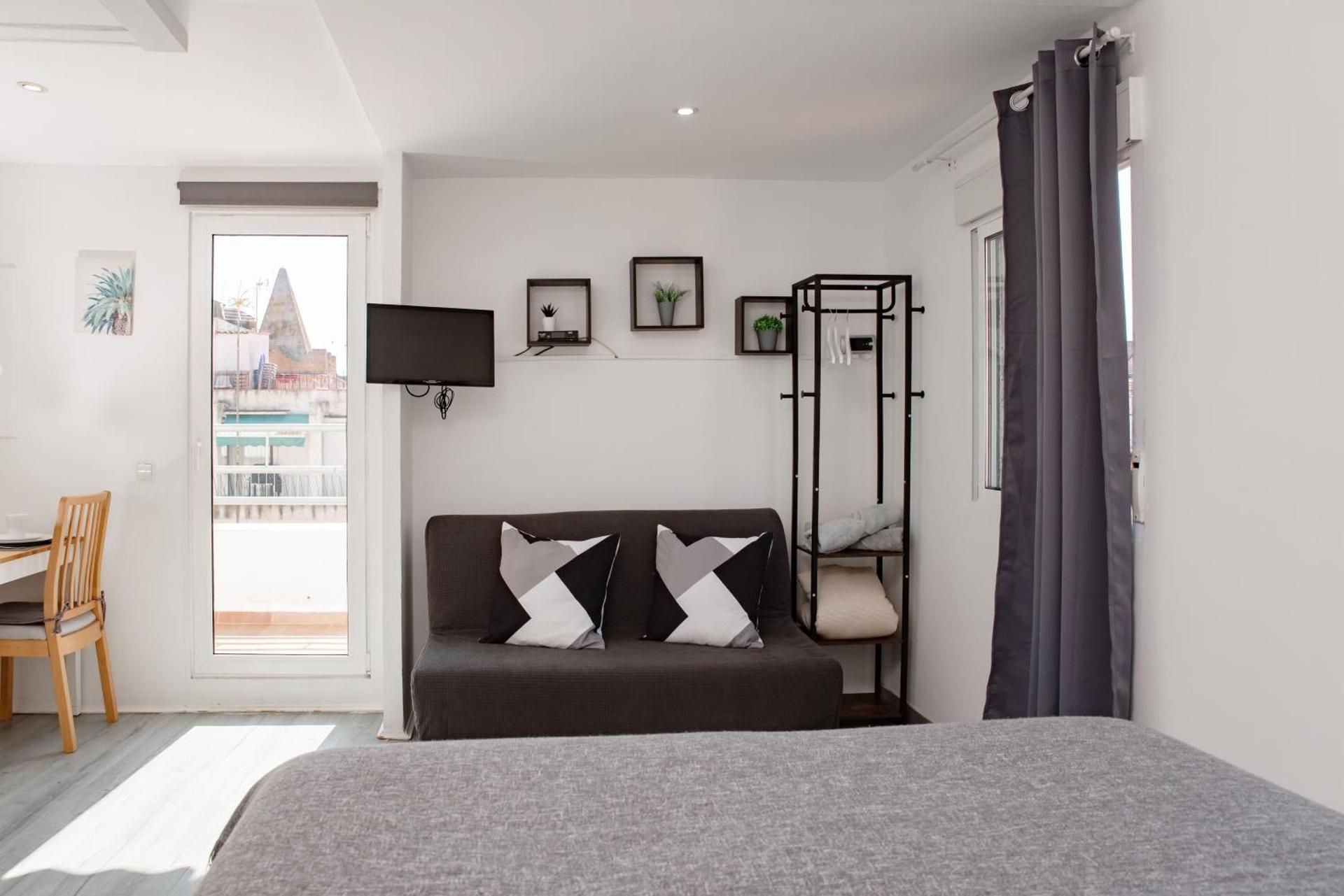 Studio with Terrace and Sea View Fifth Floor