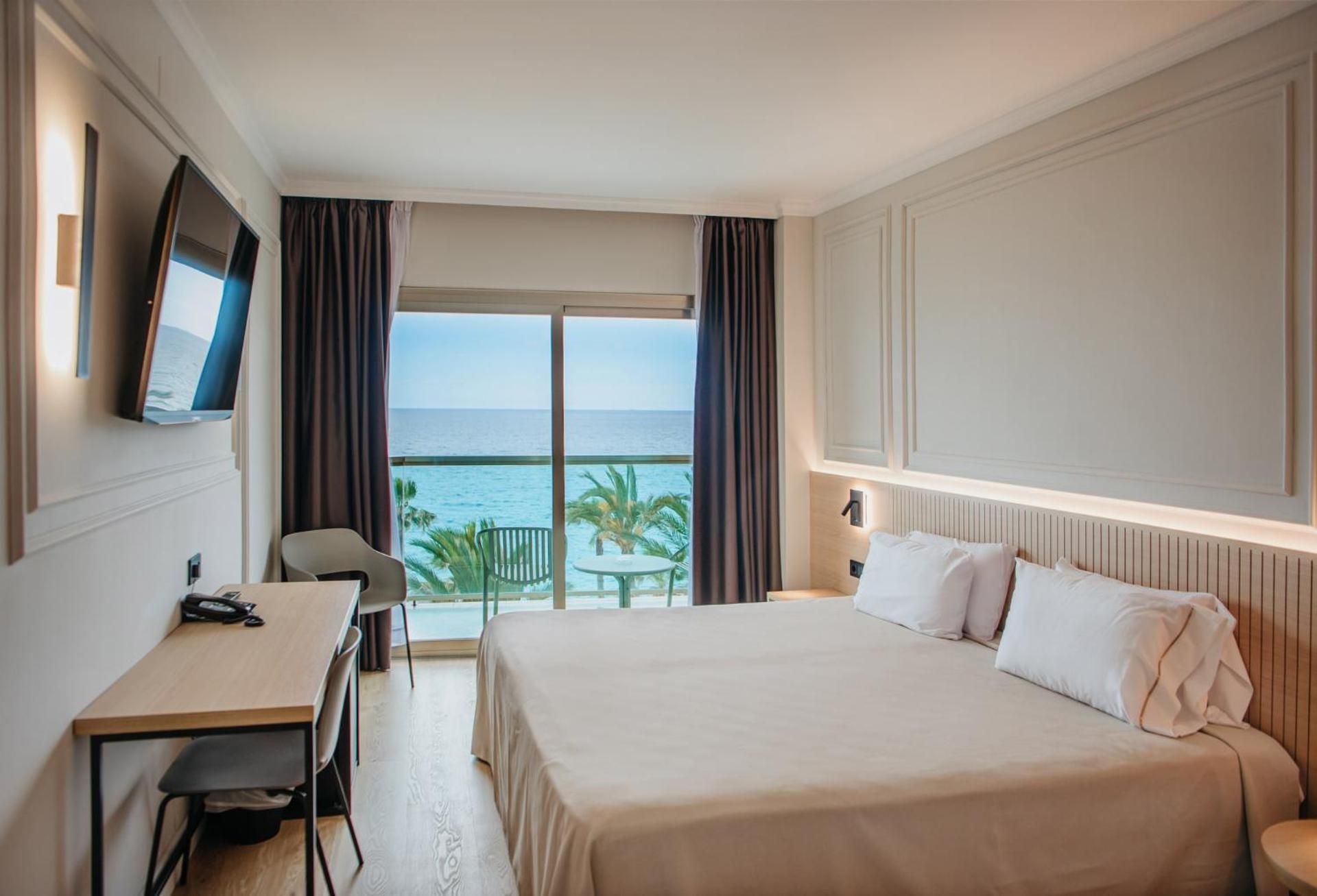 Standard Twin Room with Sea View
