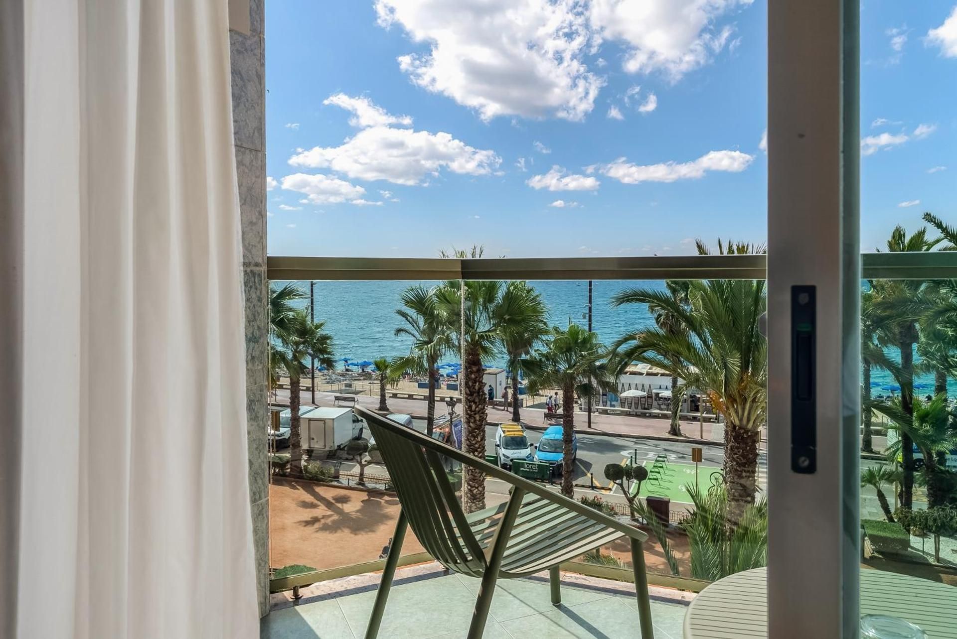 Standard Twin Room with Sea View