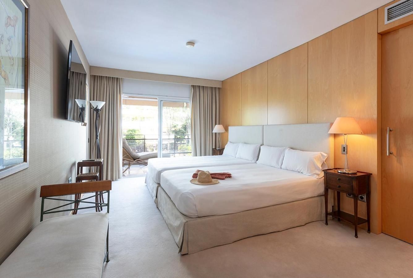 Suite with Hot Tub