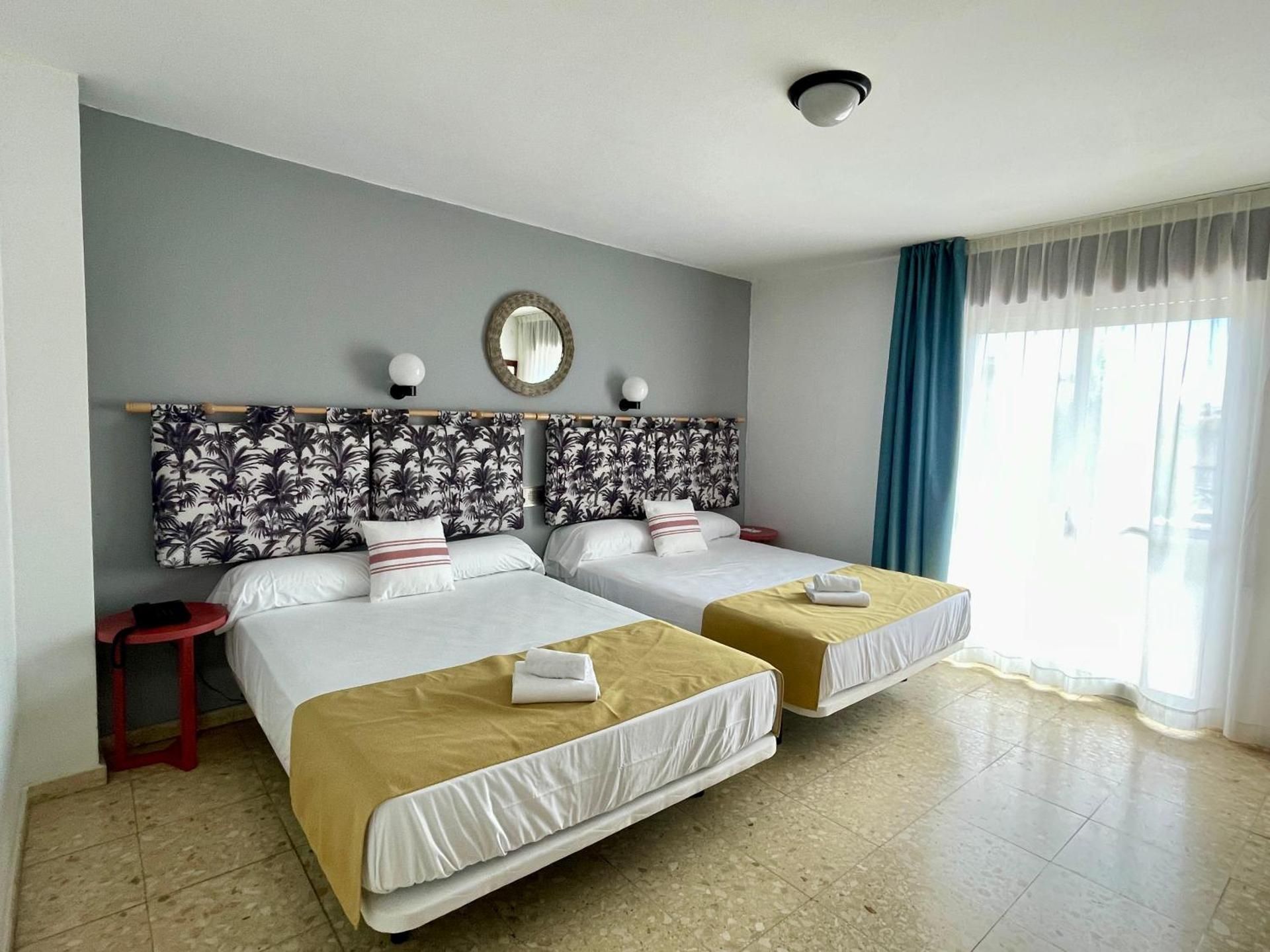 Quadruple Room with Terrace