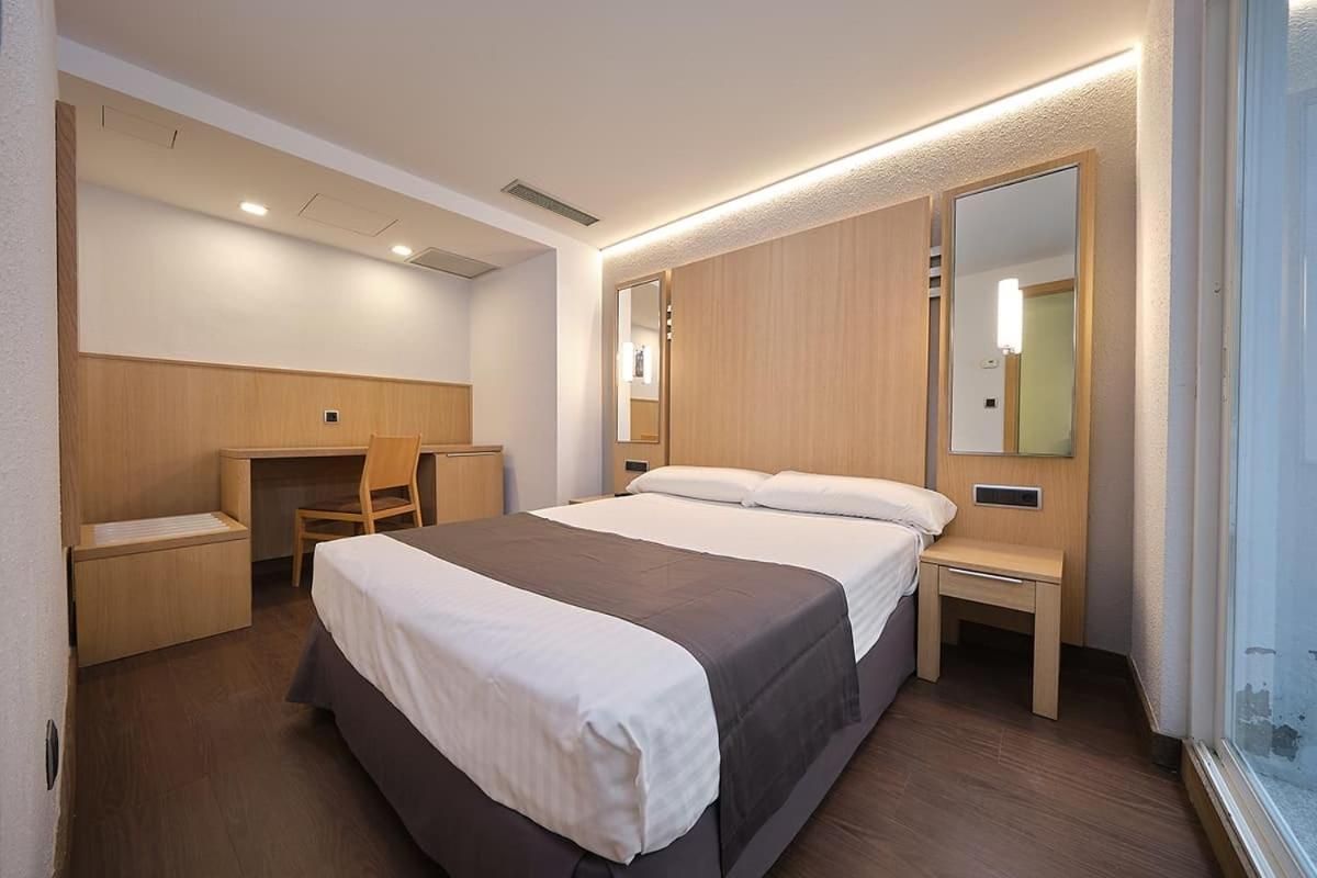 Economy Triple Room
