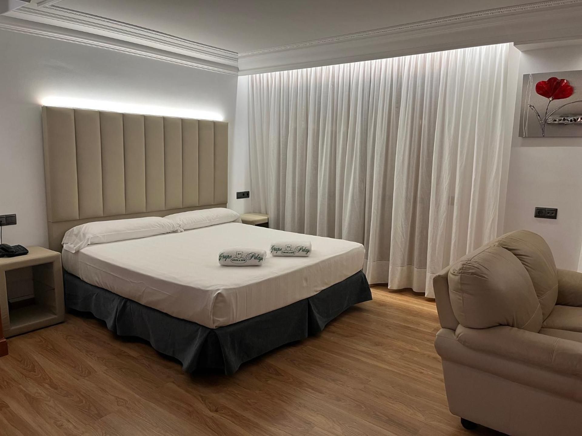 Deluxe Suite with Spa Bath