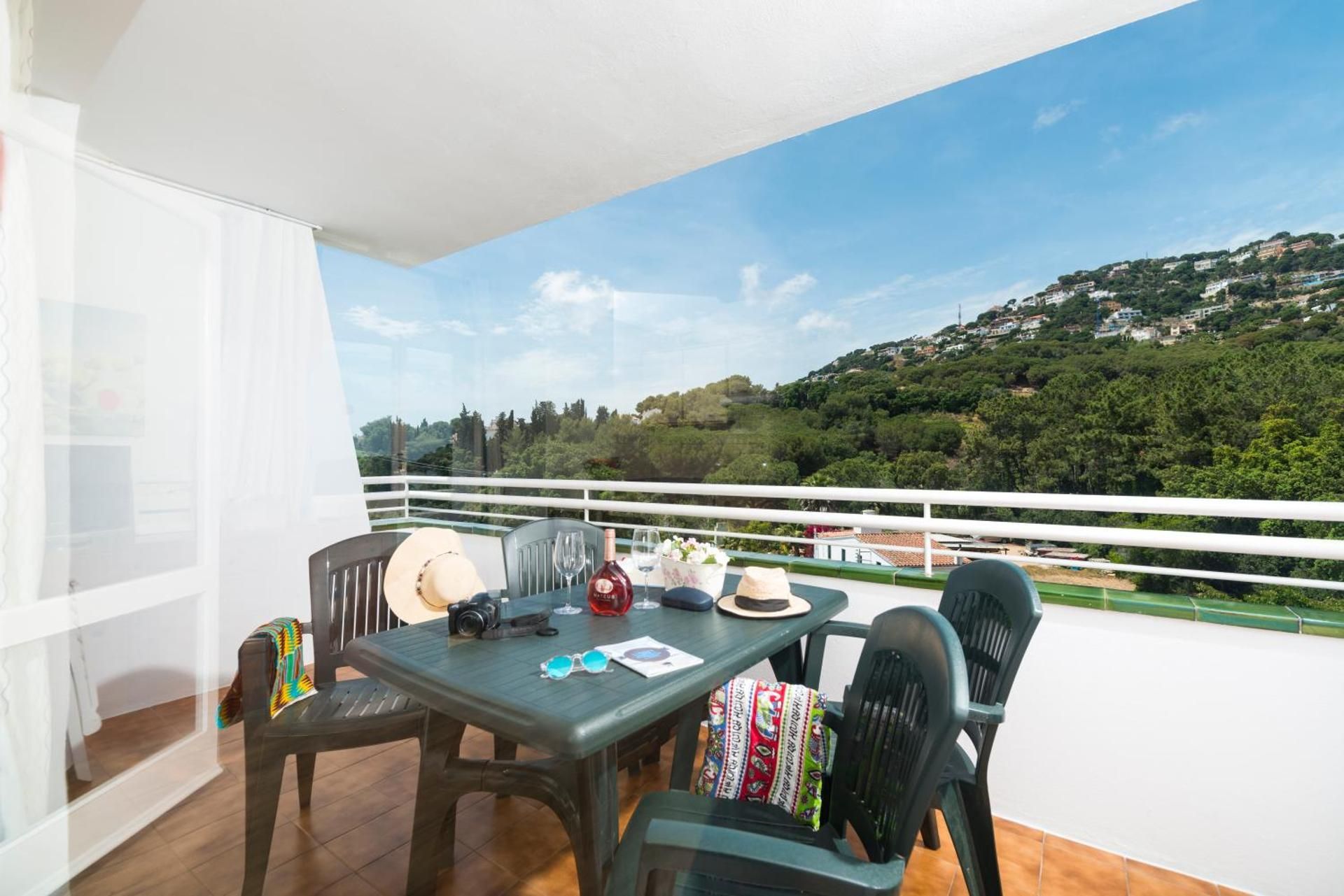One-Bedroom Apartment with Mountain View (2-4 Adults)