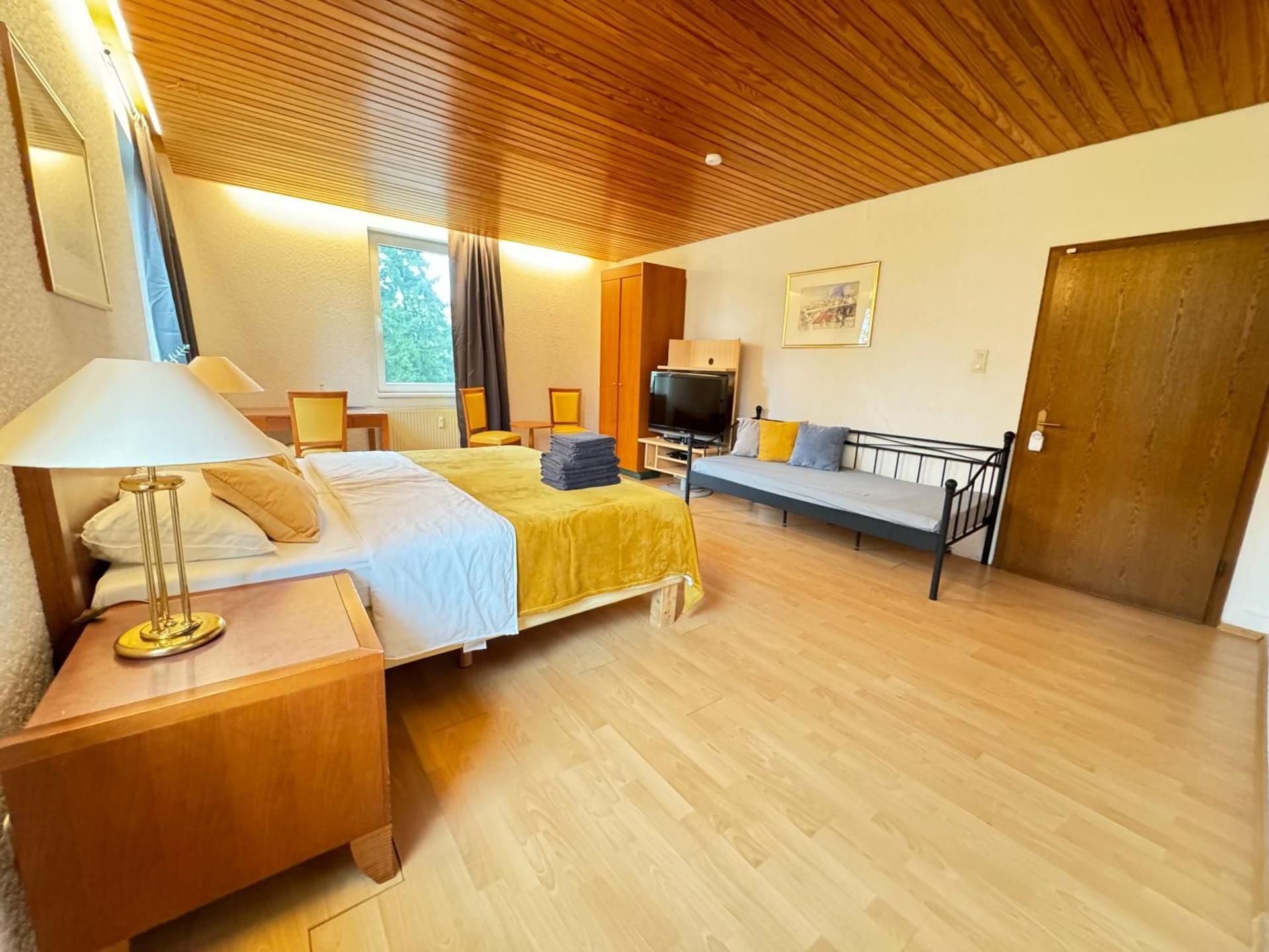Basic Triple Room with Shared Bathroom