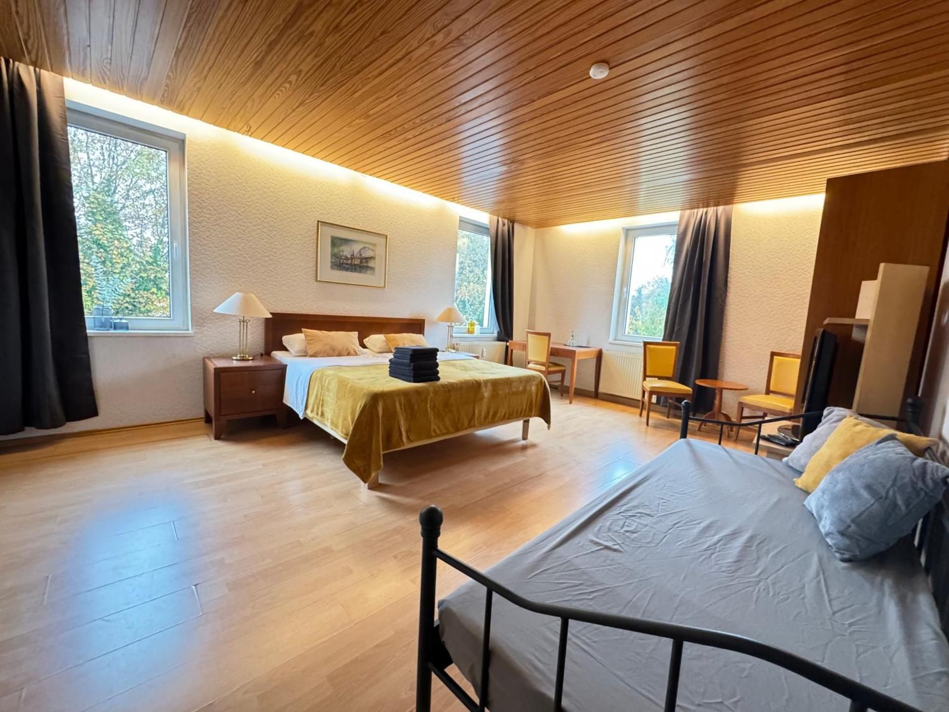 Basic Triple Room with Shared Bathroom