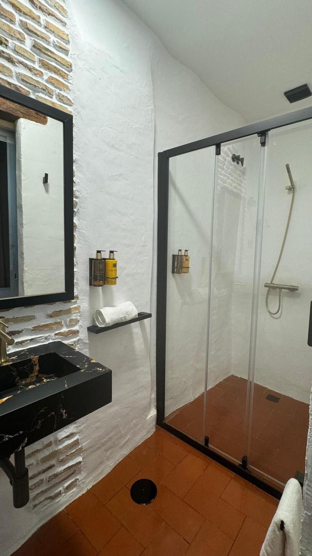 One-Bedroom Apartment - Non-Smoking