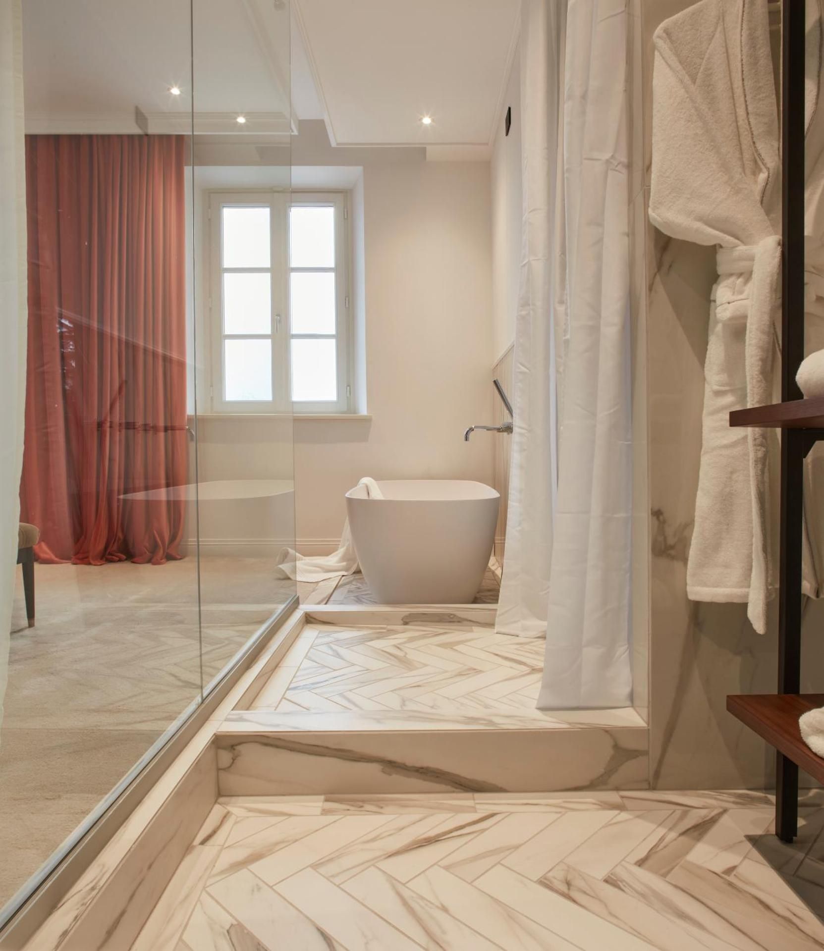 Deluxe King Suite