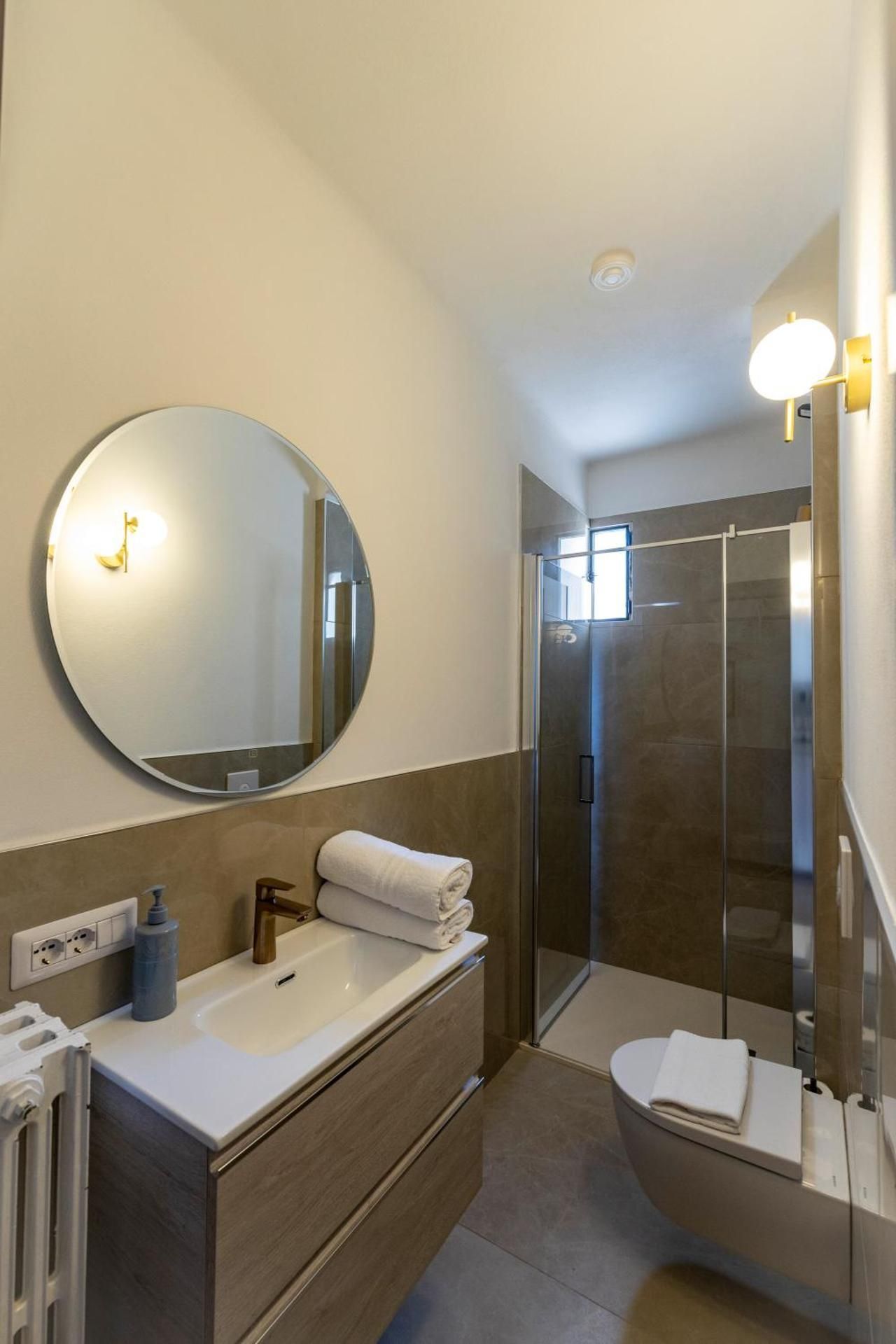 Three-Bedroom Apartment (5 Adults)