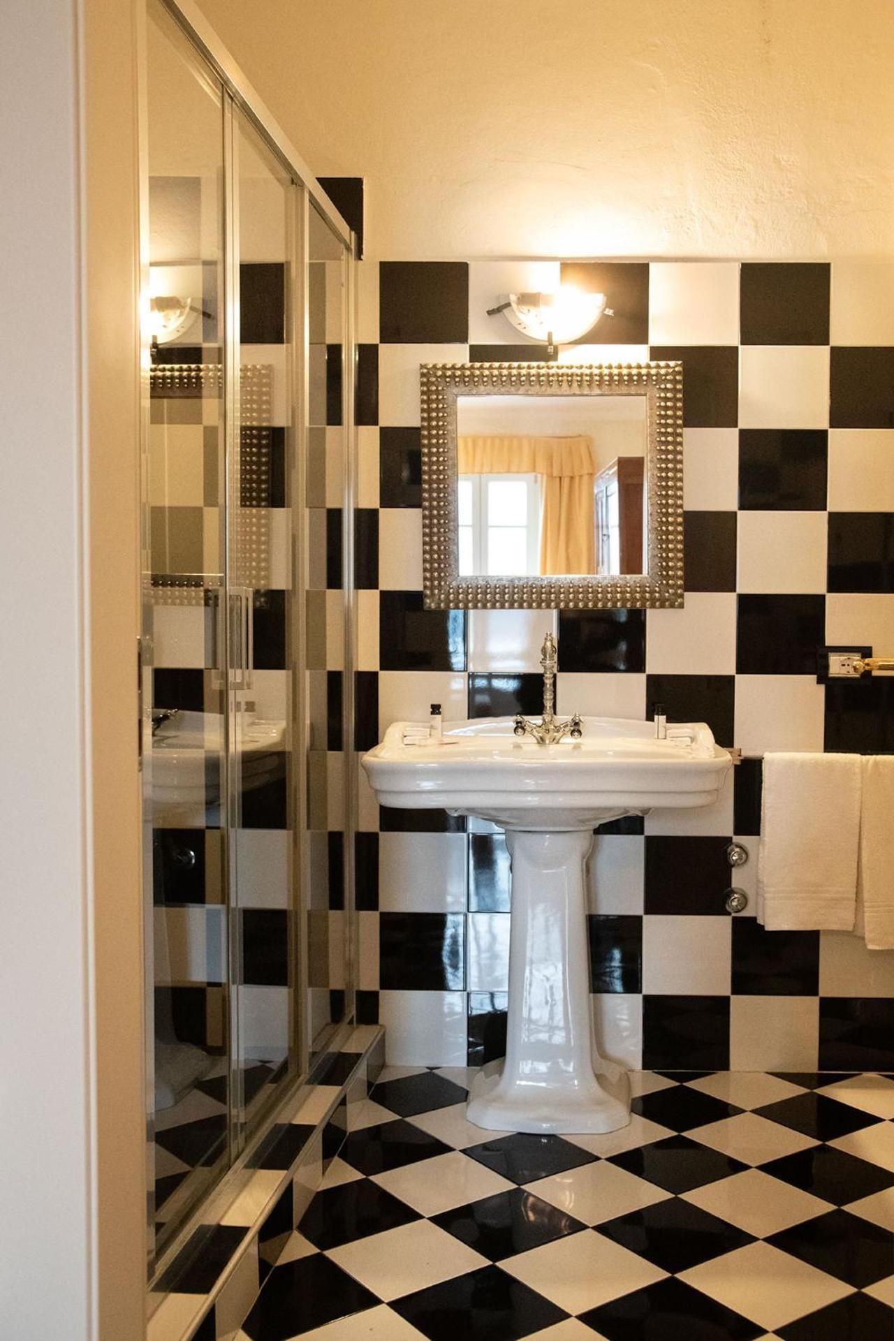 Hotel Suisse Standard Double Room with Lake View 3