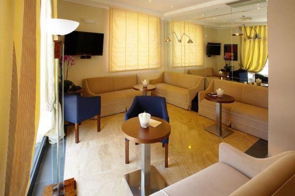 shared lounge/tv area