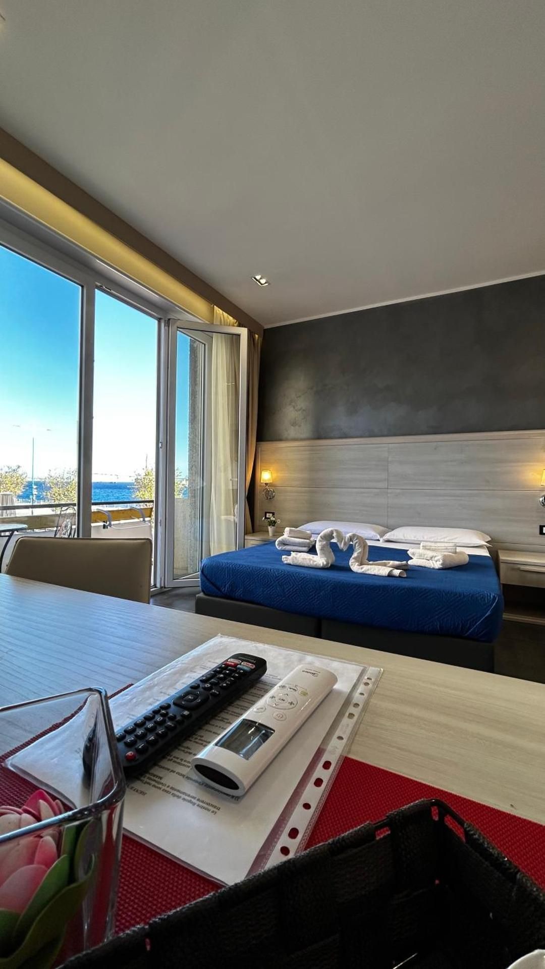 Deluxe Double or Twin Room with Sea View