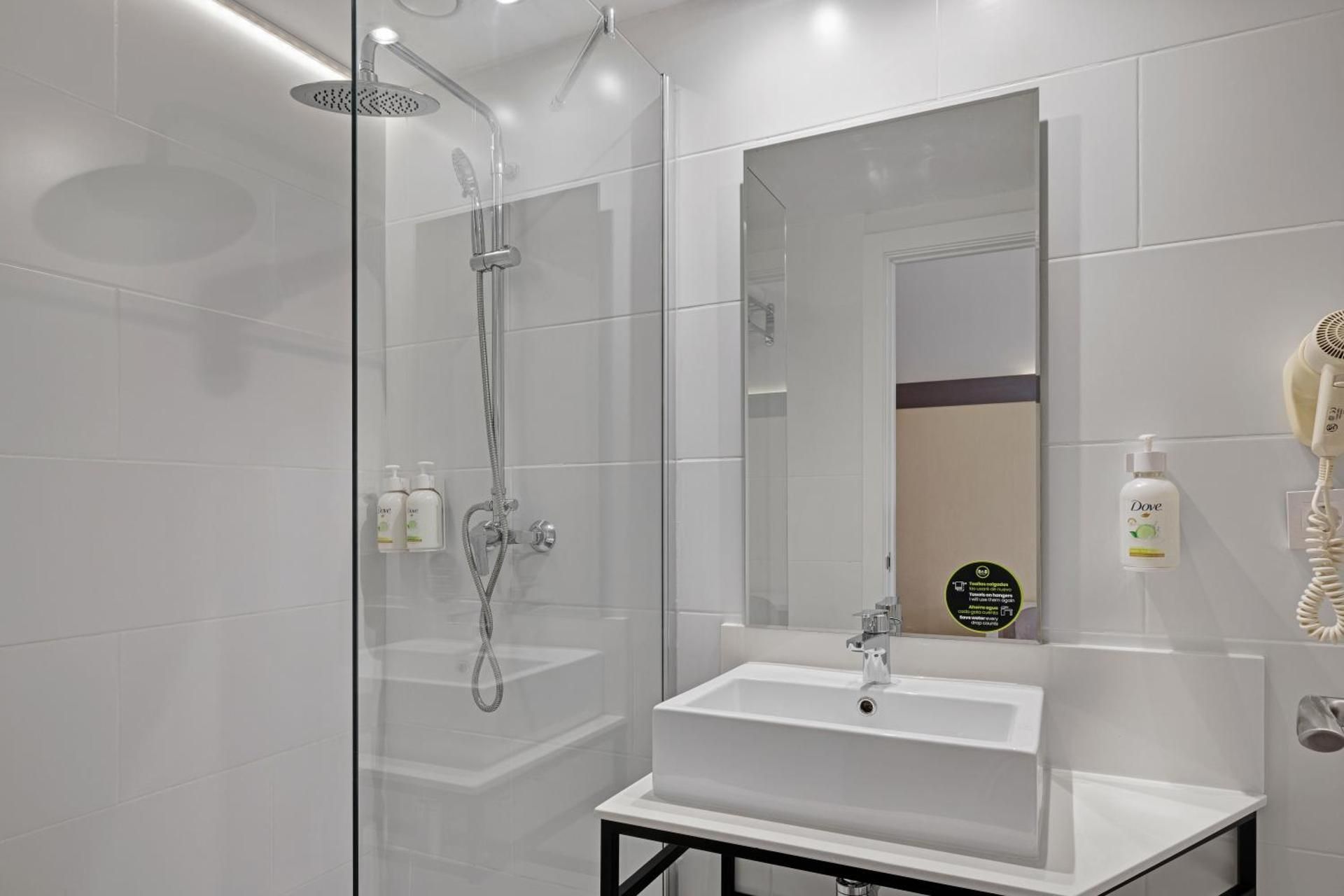 B&B Hotel Girona Double Room for Single Use 3