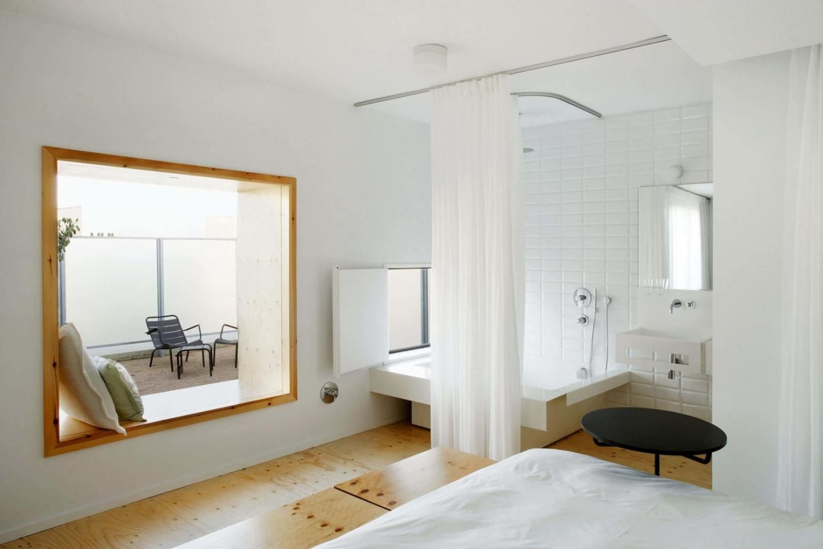 Suite With Private Patio and outdoor bathtub