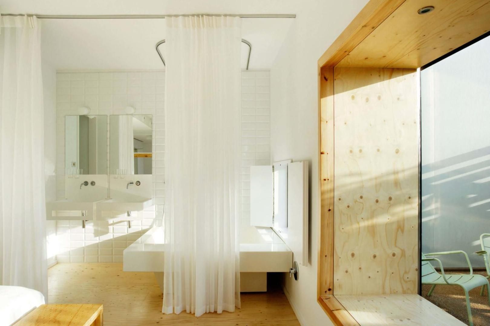 Suite With Private Patio and outdoor bathtub