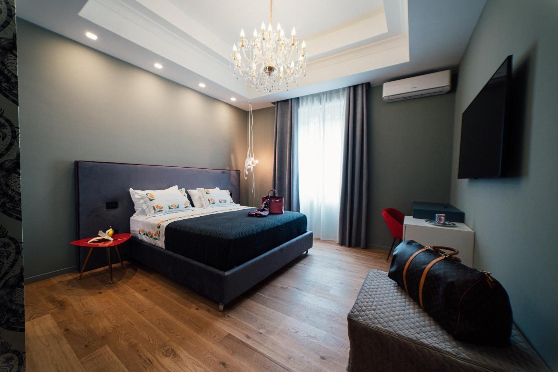Deluxe Suite with Spa Bath