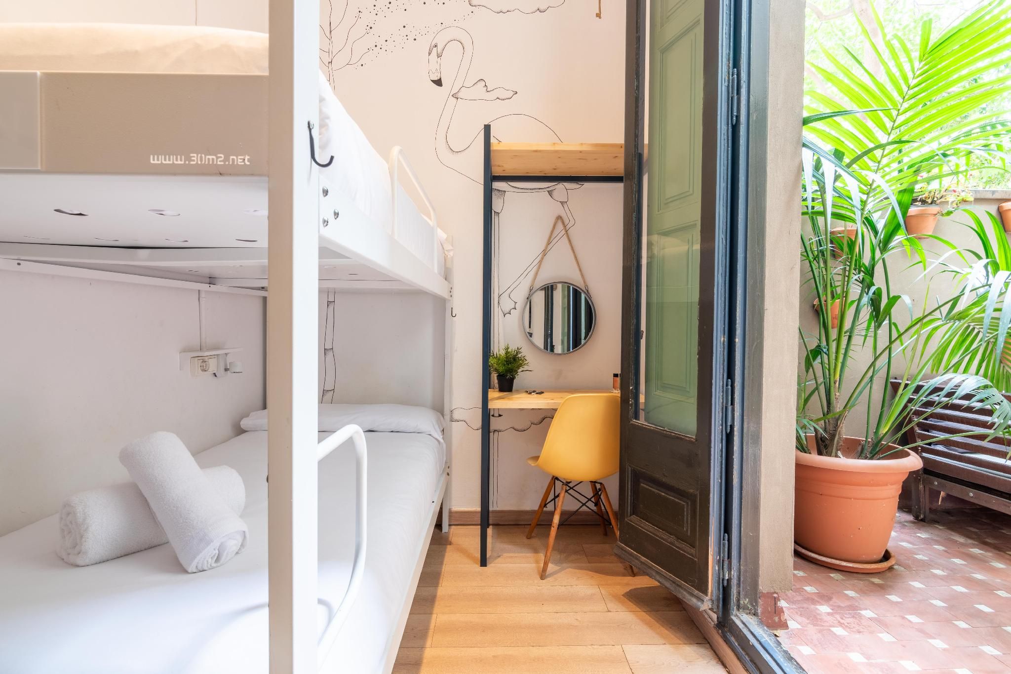 Private Twin Room with Shared Bathroom