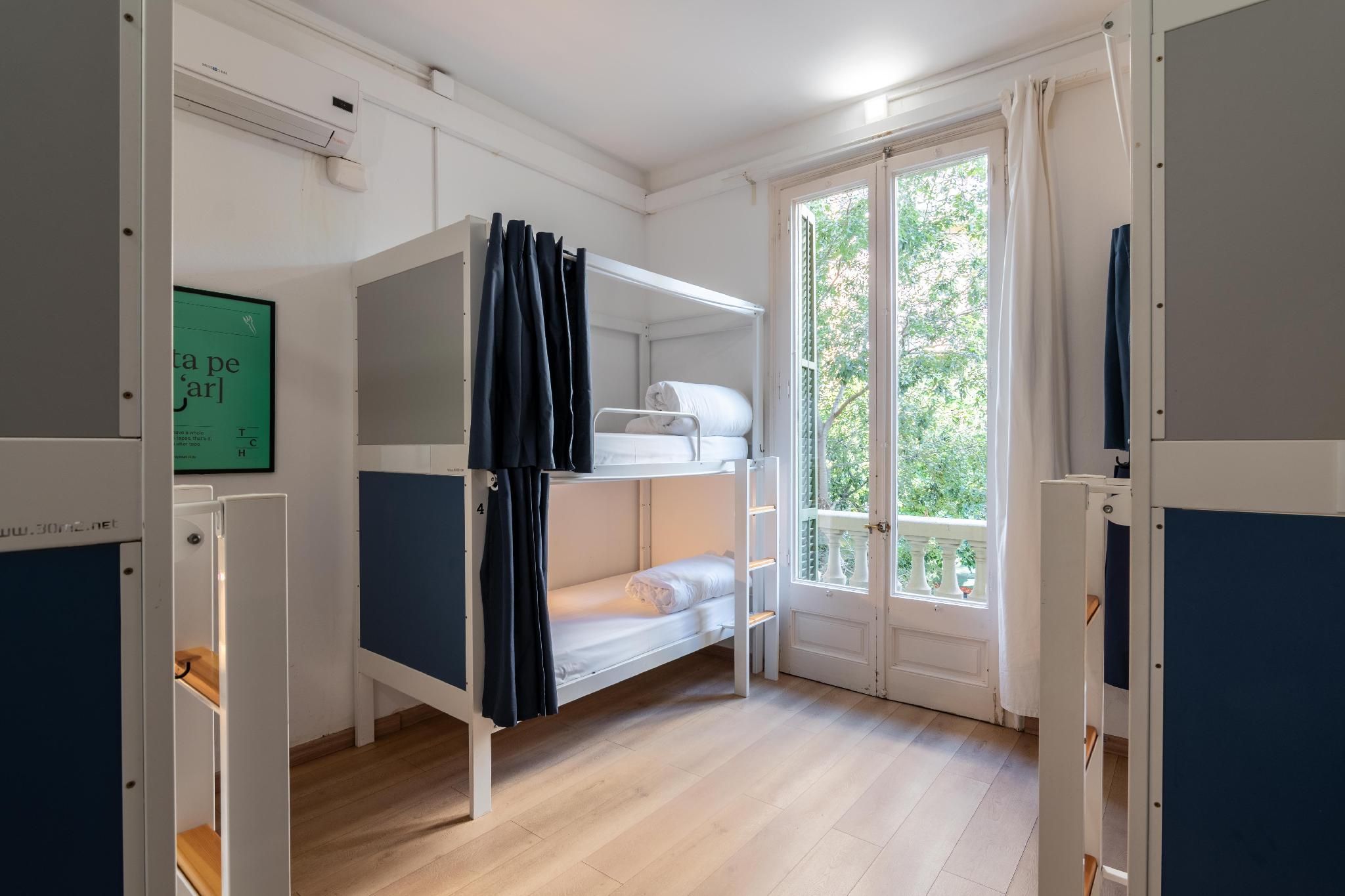 Shared Dormitory, Mixed Dorm, Shared Bathroom (6 Beds)