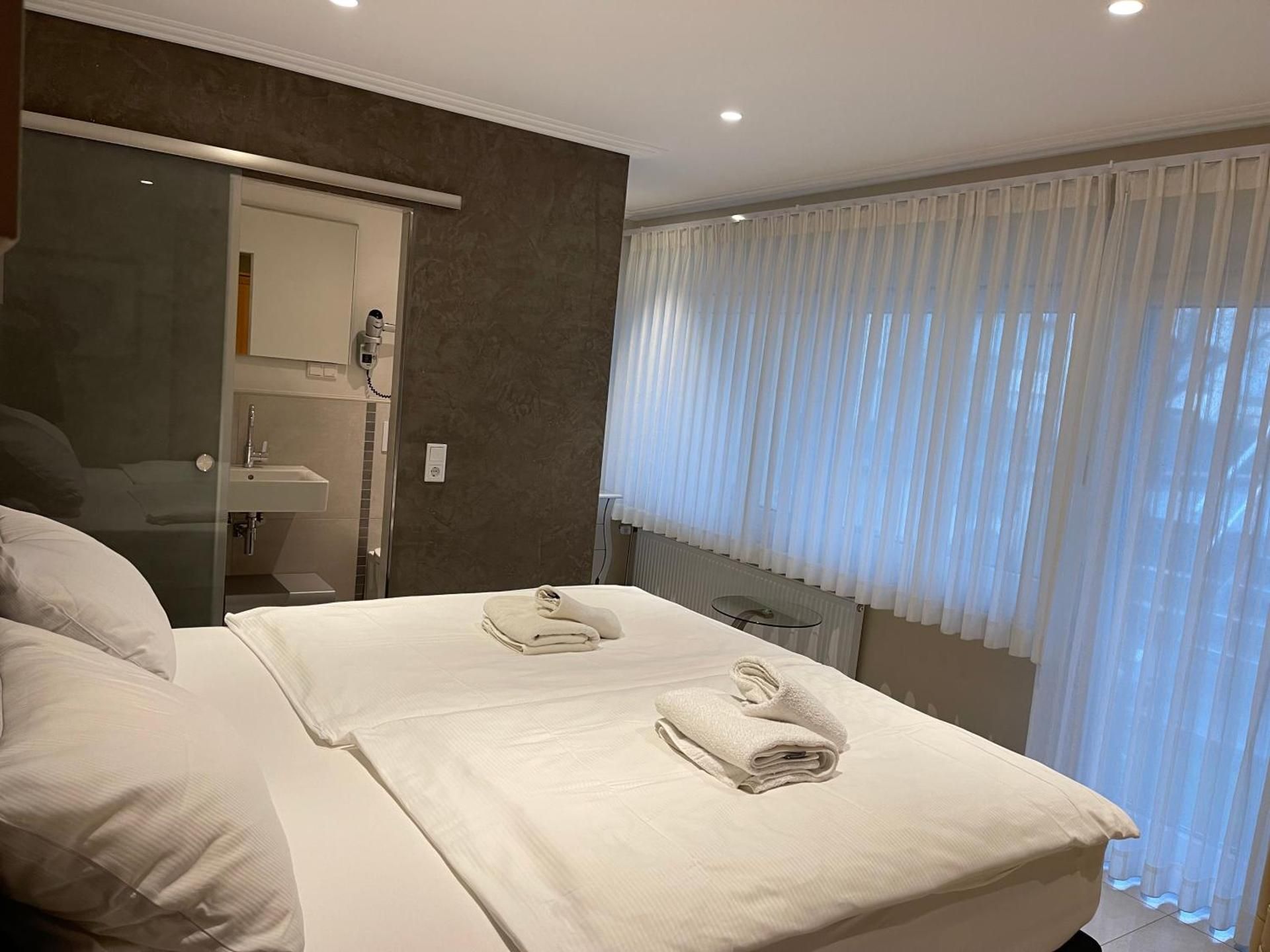 Doppelbett oder zwei Einzelbetten-Eigenes Badezimmer