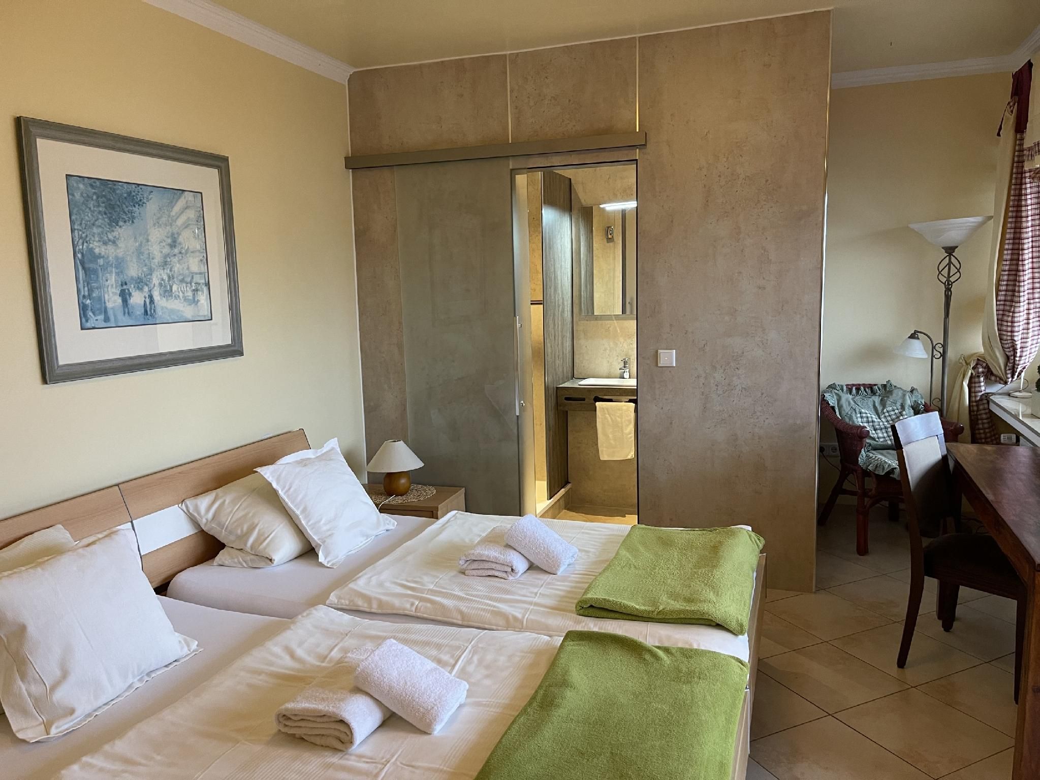 Apartment-Eigenes Badezimmer-Balkon