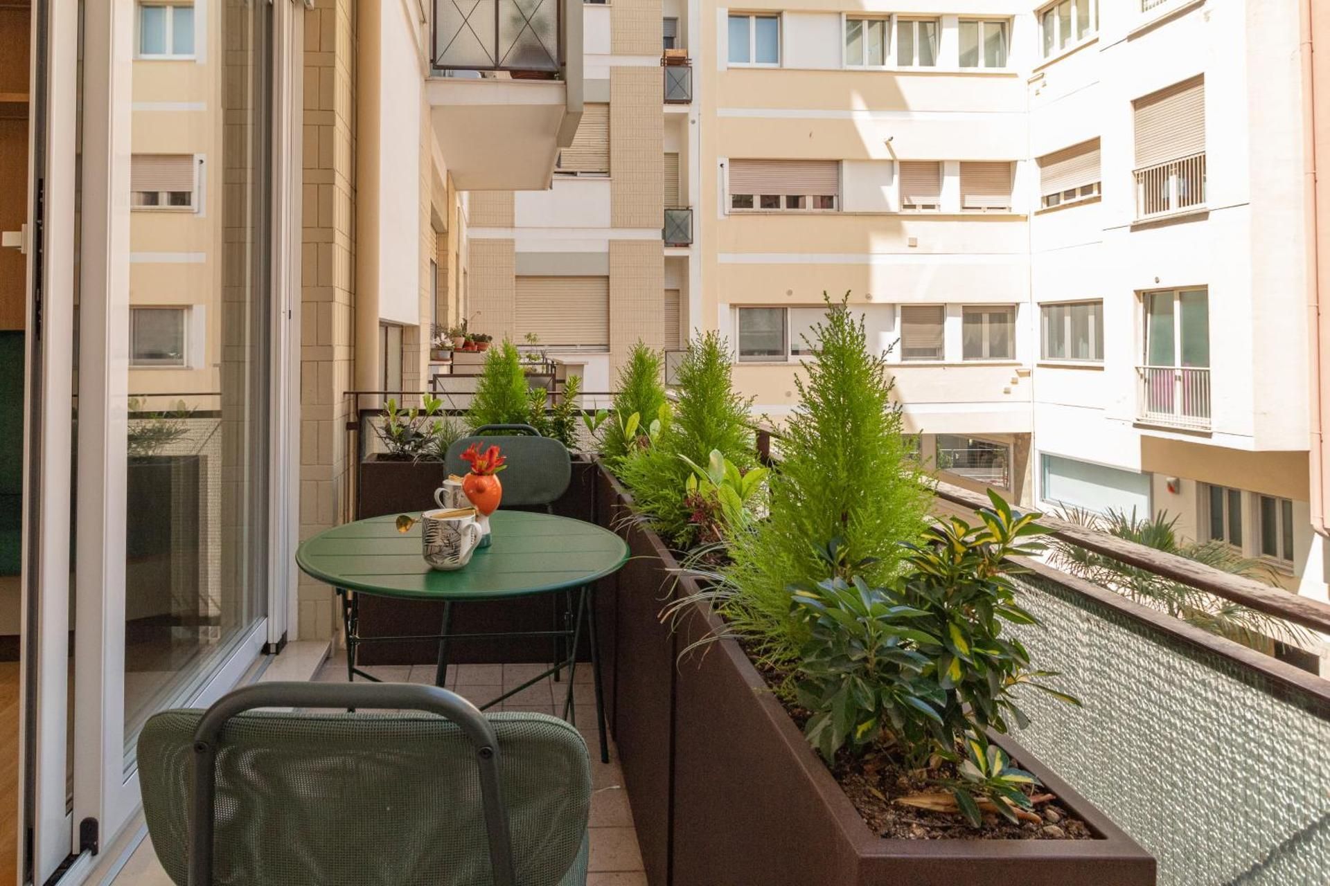 DELUXE APARTMENT