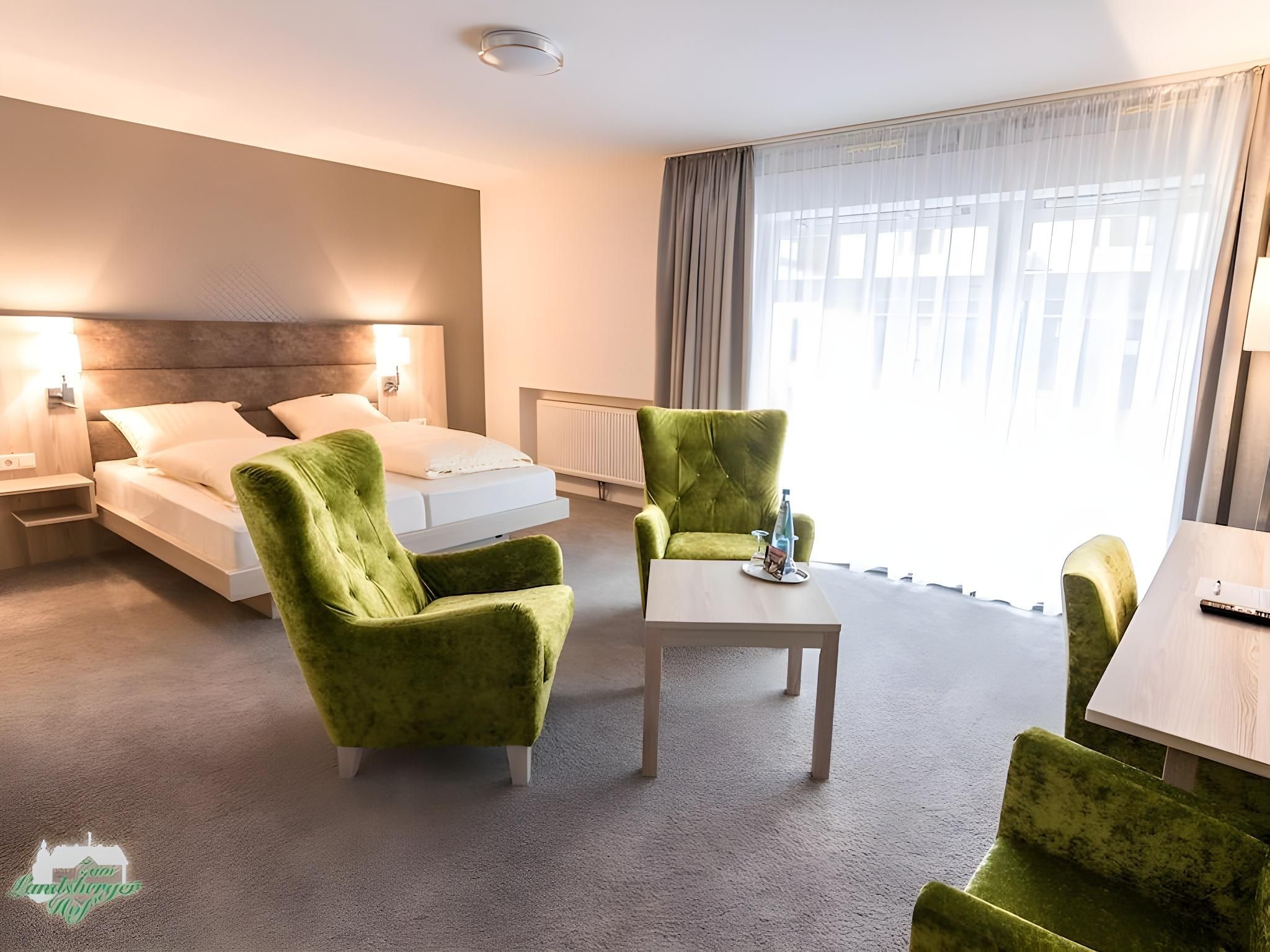 Junior Suite-Suite-Mobility bath