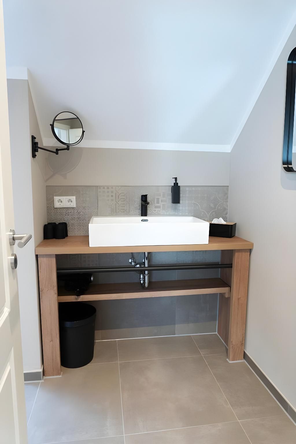 Juniorsuite-Business-Eigenes Badezimmer-Stadtblick