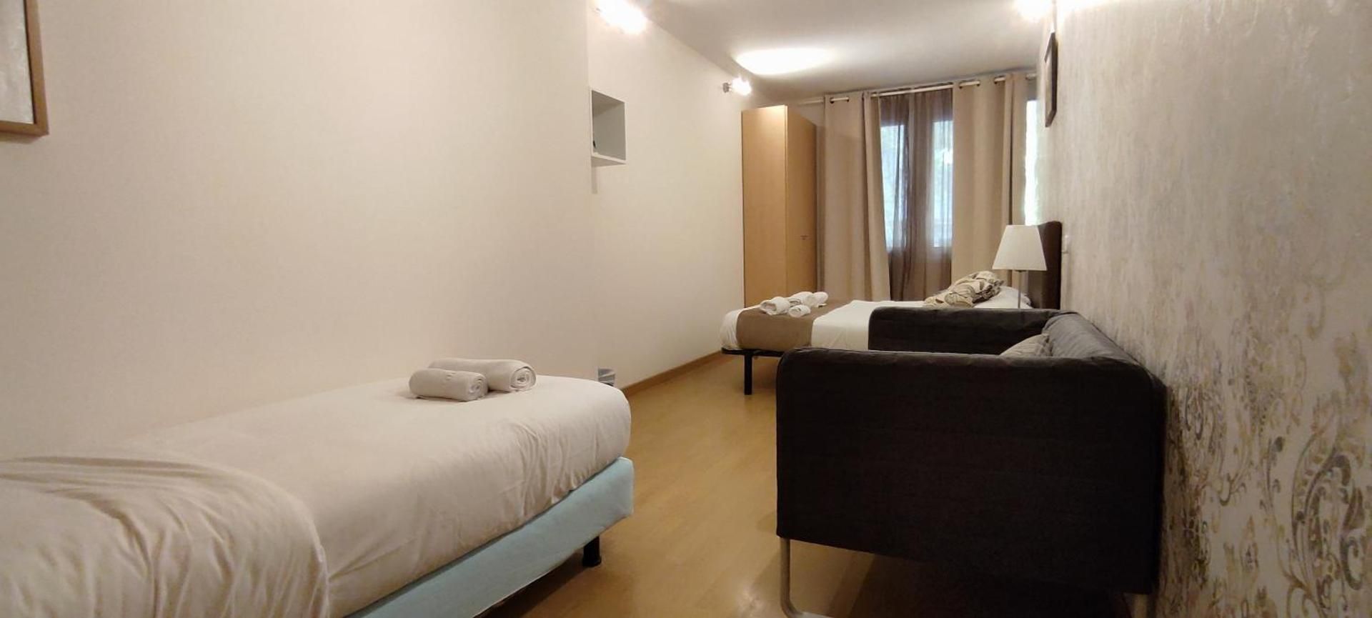 Classic Triple Room with Private External Bathroom