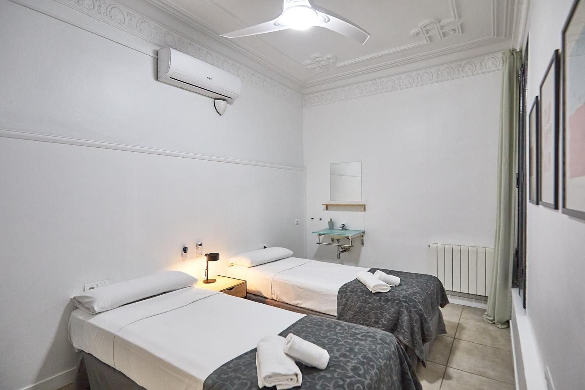 Standard Twin Room with Shared Bathroom